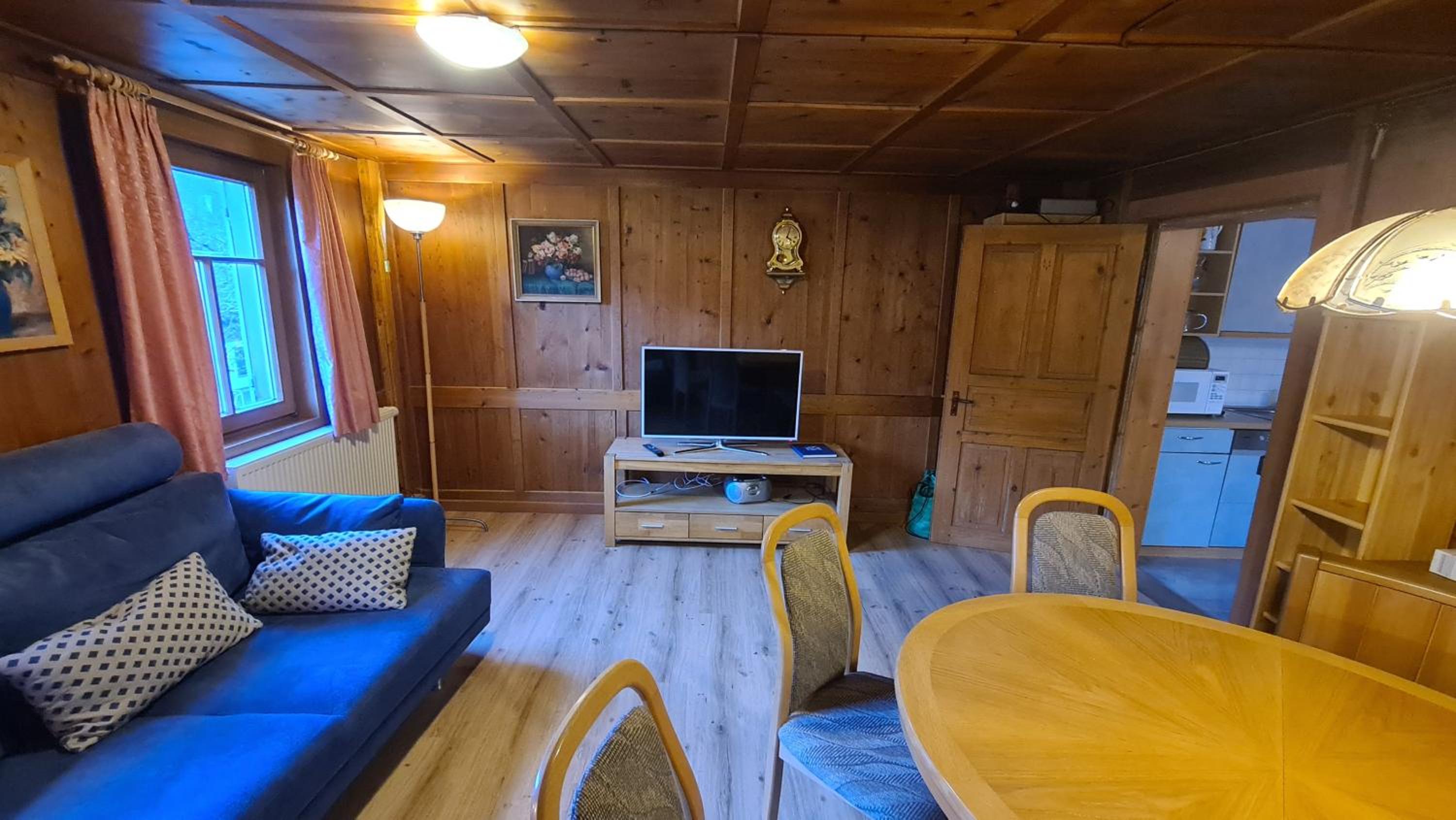 Five-Bedroom House - Photo 7