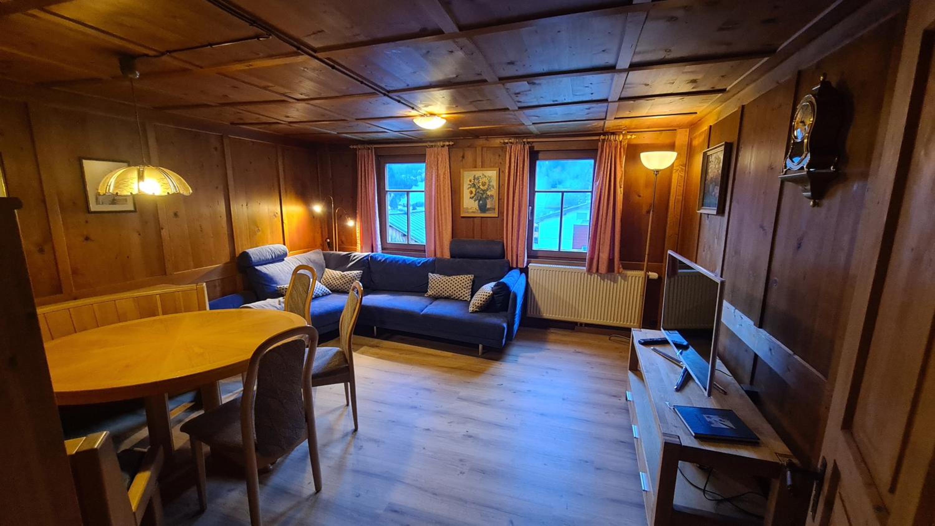 Five-Bedroom House - Photo 16