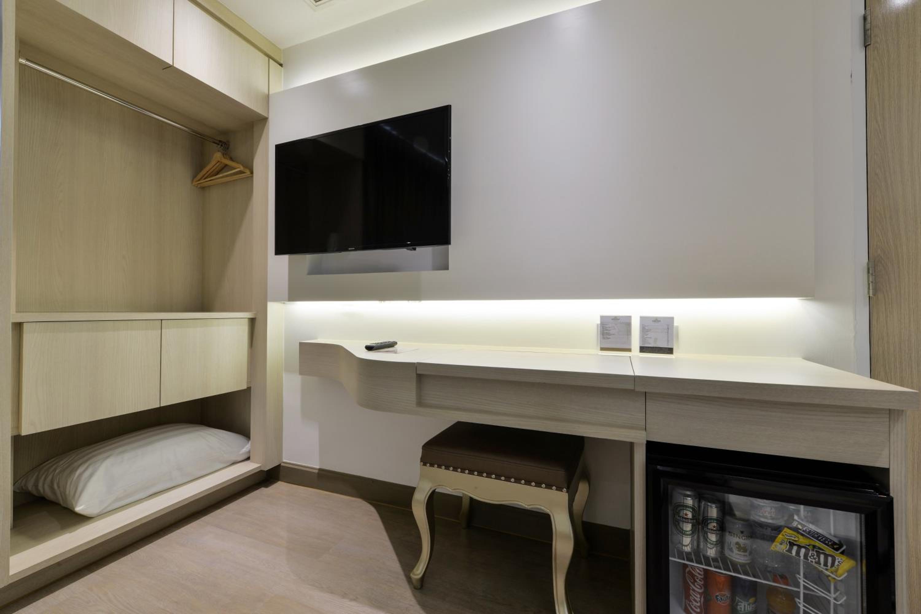 Premier King Room photo 3
