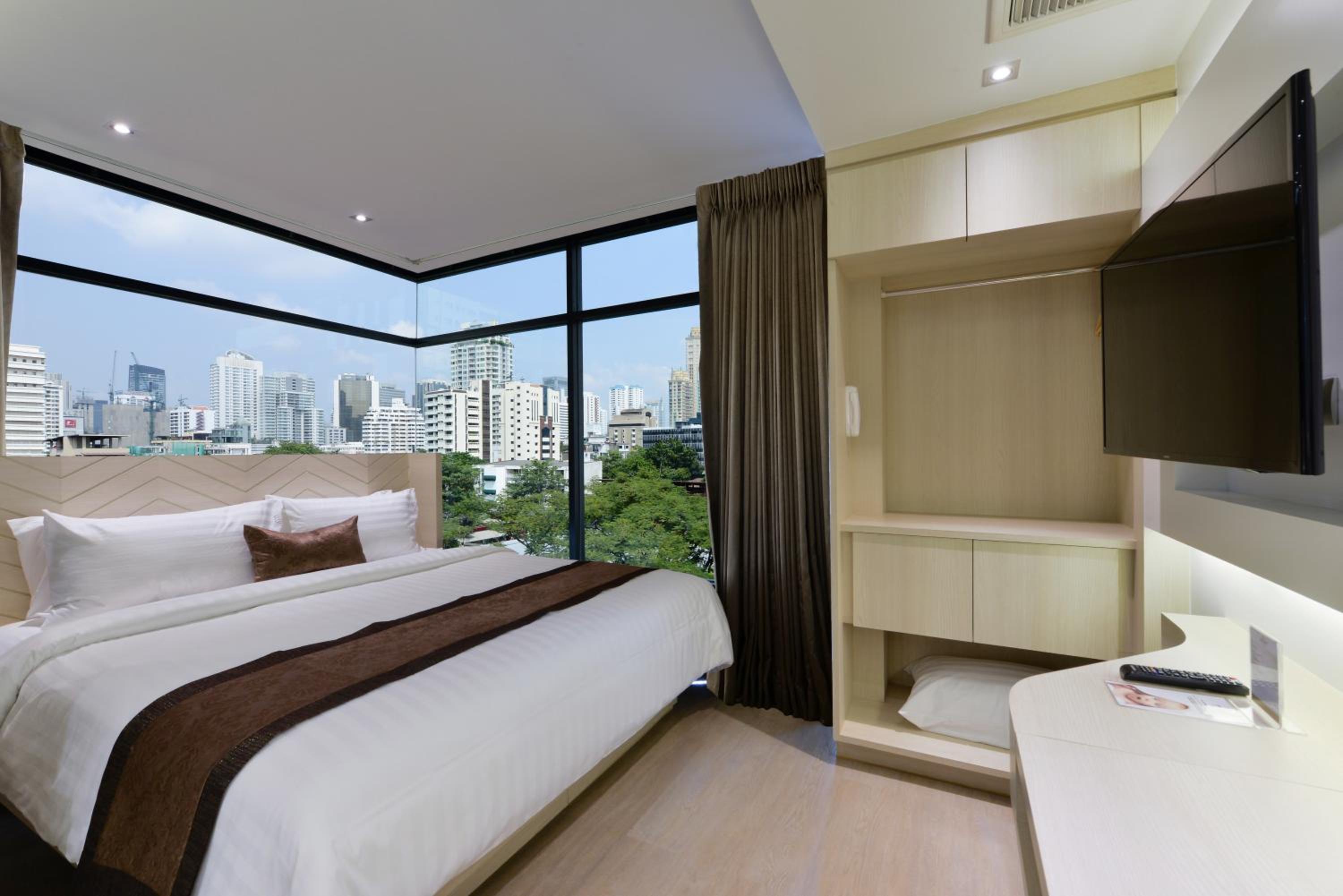 Premier Corner Room