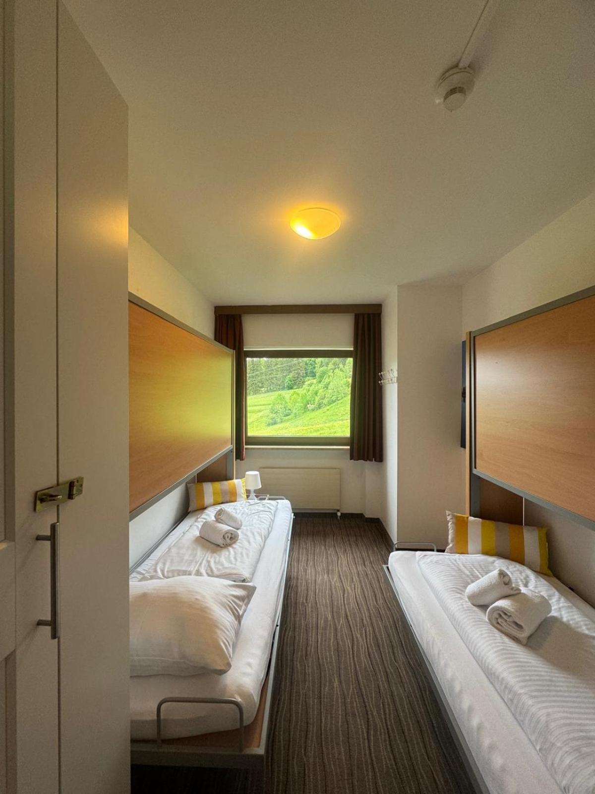 Economy Twin Room photo 1