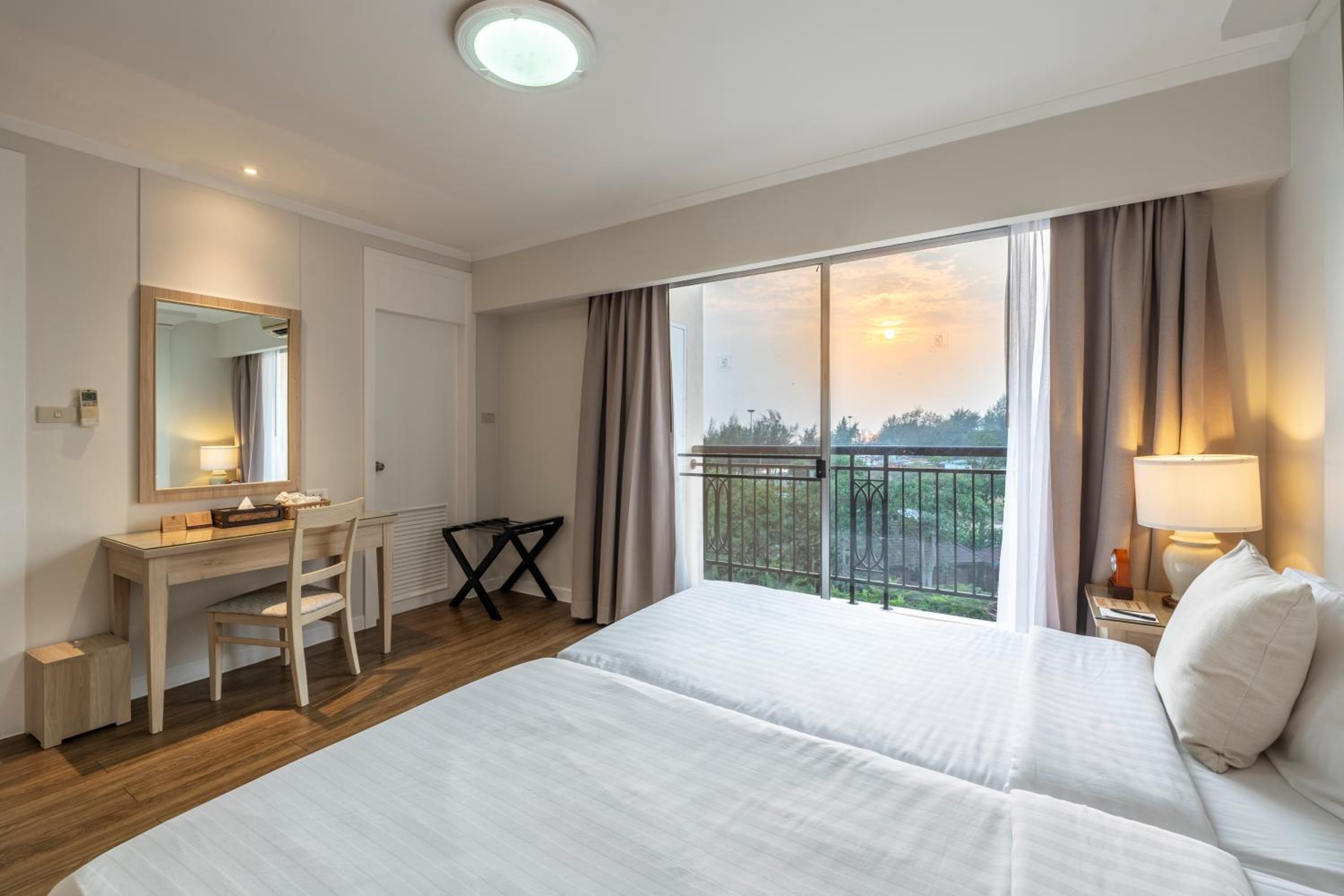 Two Bedroom Premier Suite - Photo 7