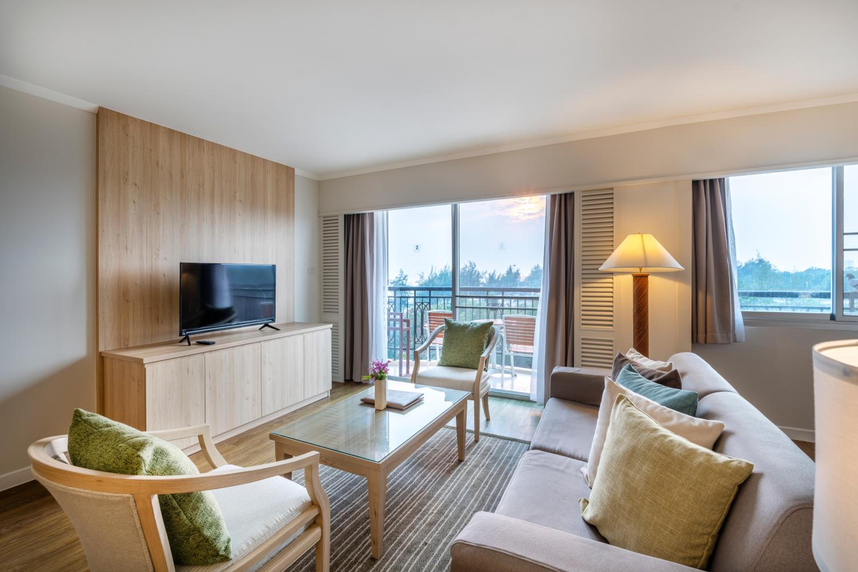 Two Bedroom Premier Suite - Photo 6