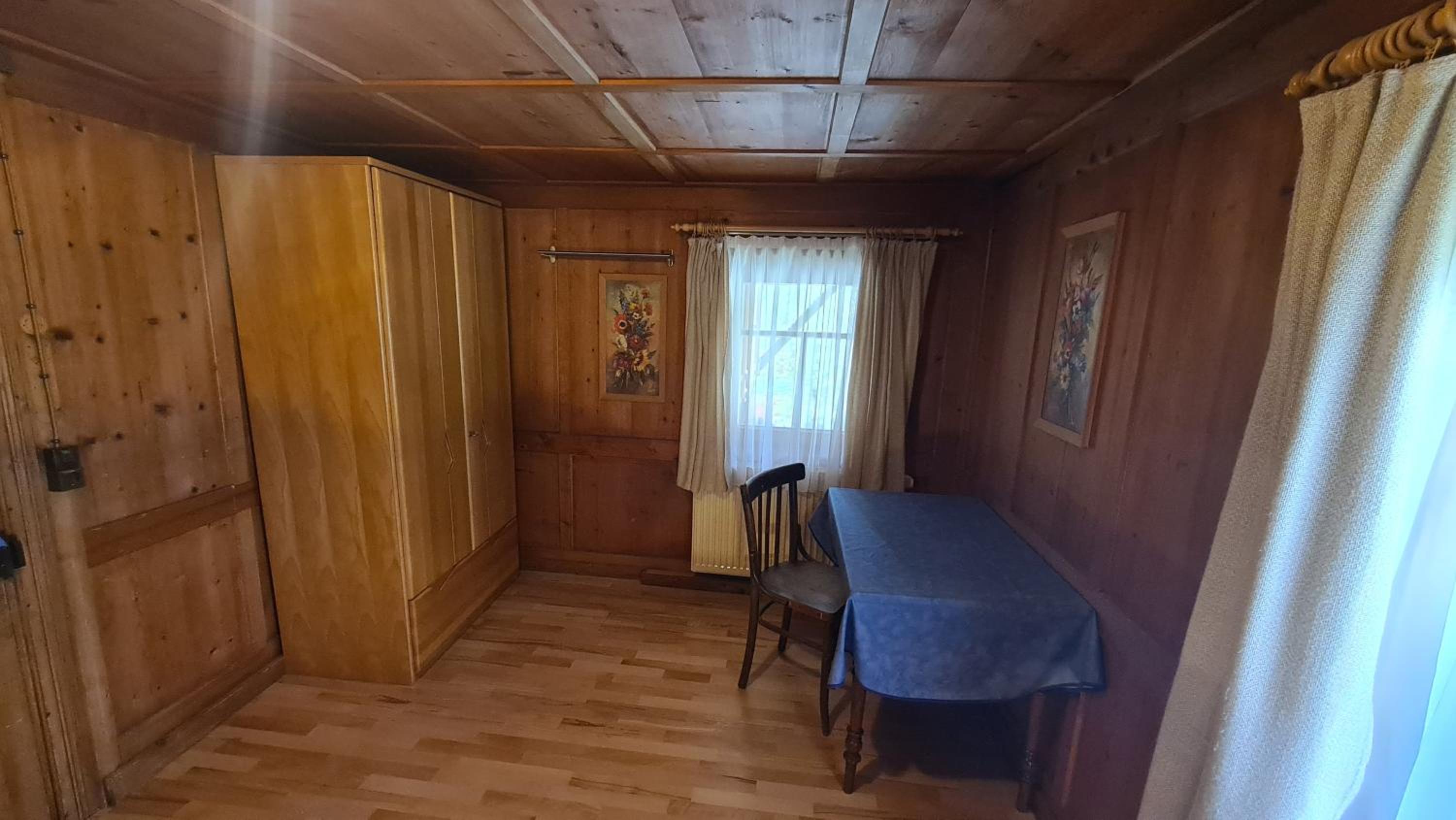 Five-Bedroom House - Photo 31