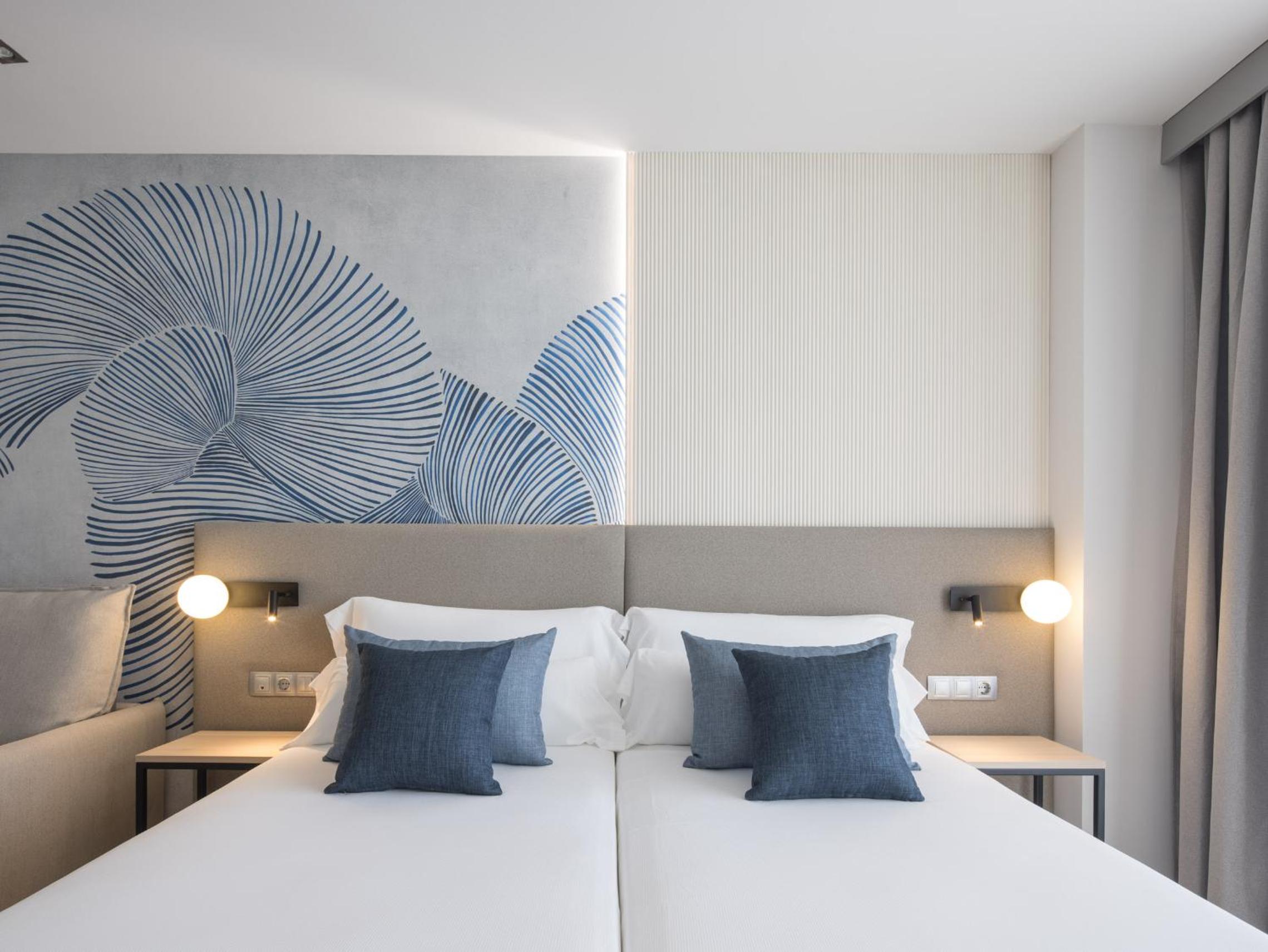 Double or Twin Room with Sea View - Photo 5