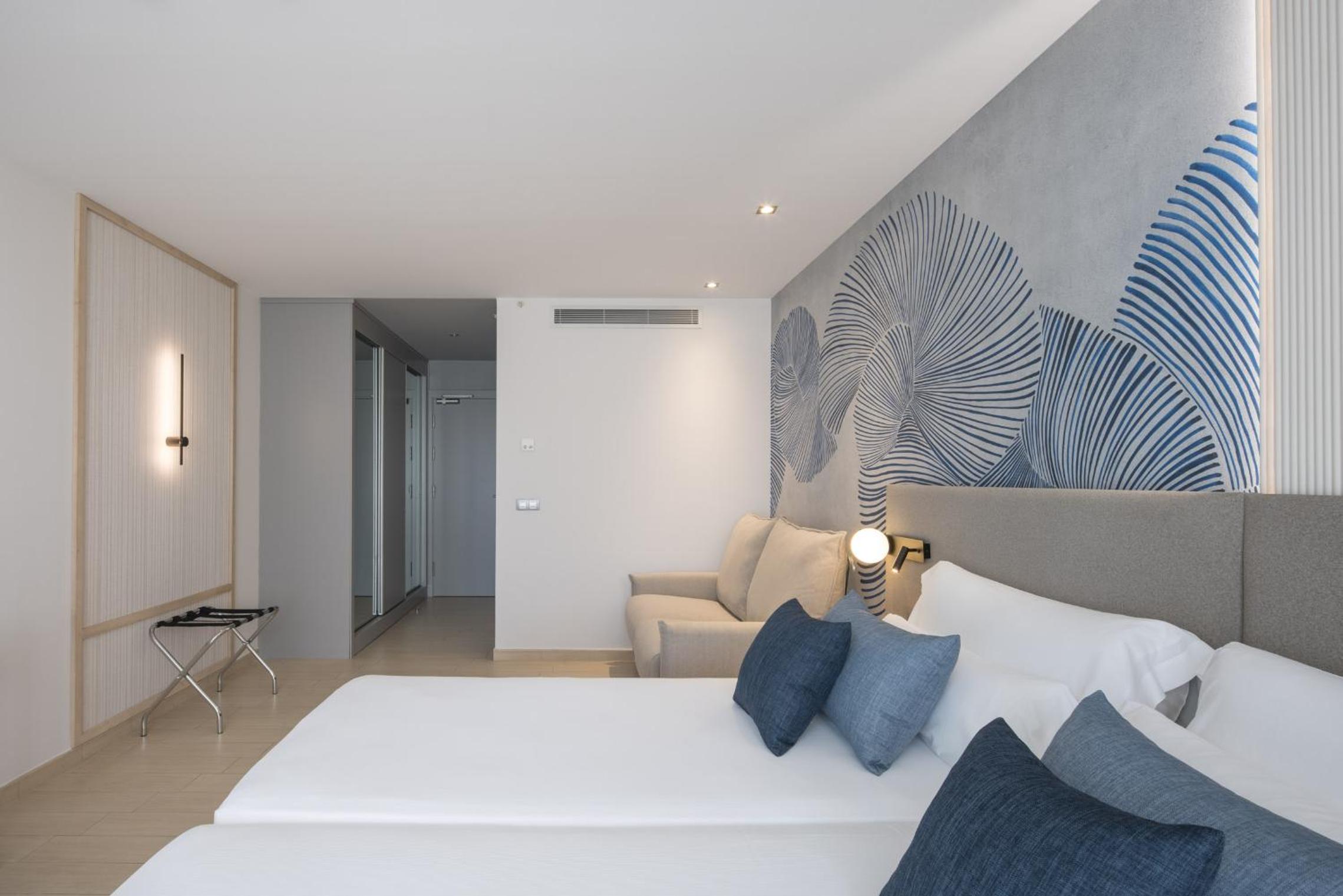 Double or Twin Room with Sea View - Photo 1