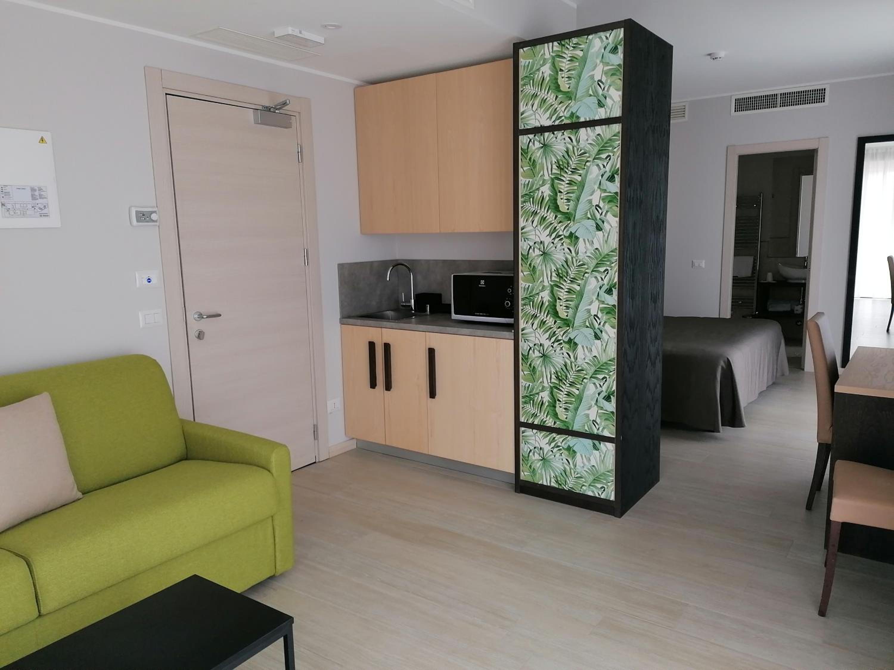 Superior Suite - Photo 8