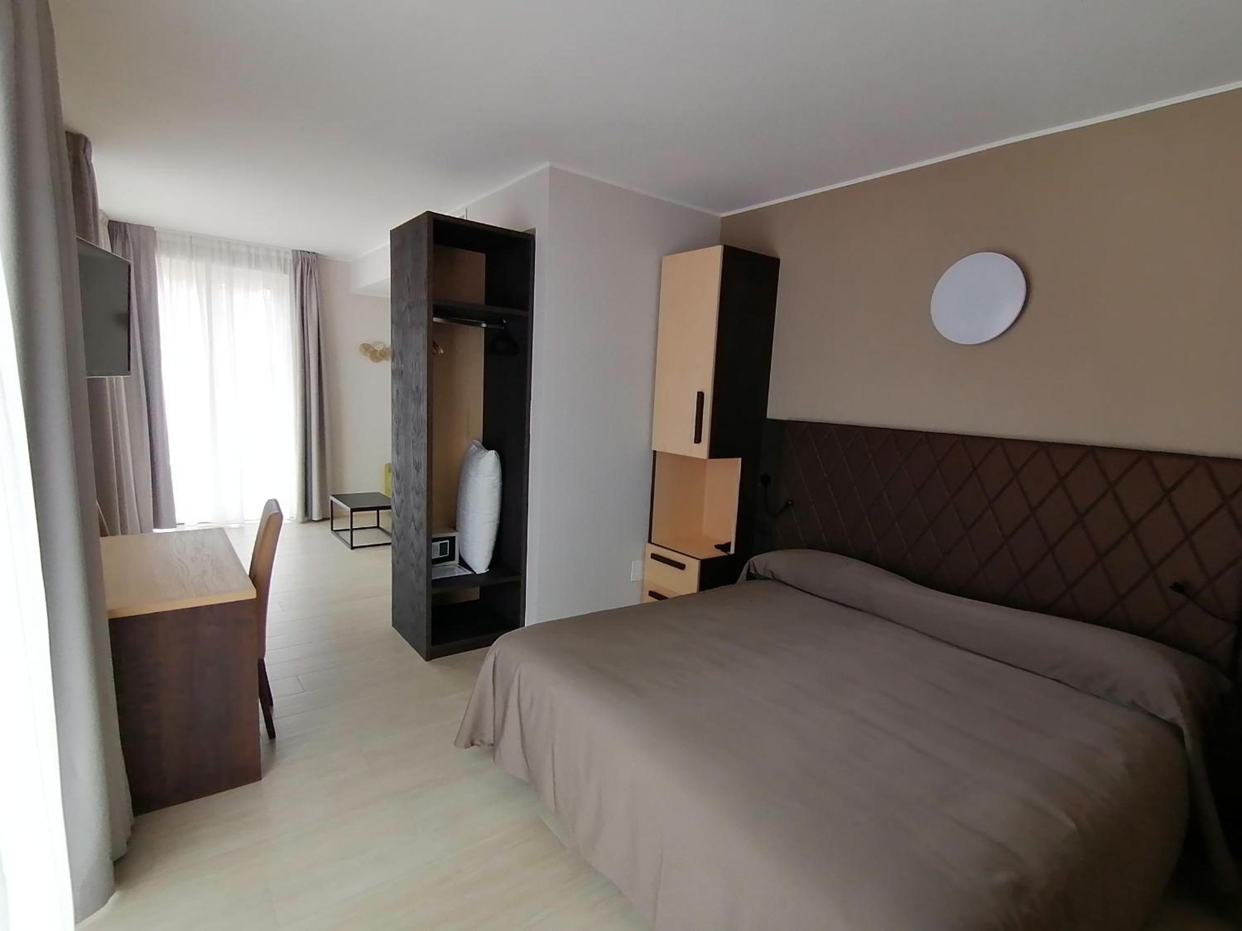 Superior Suite - Photo 7