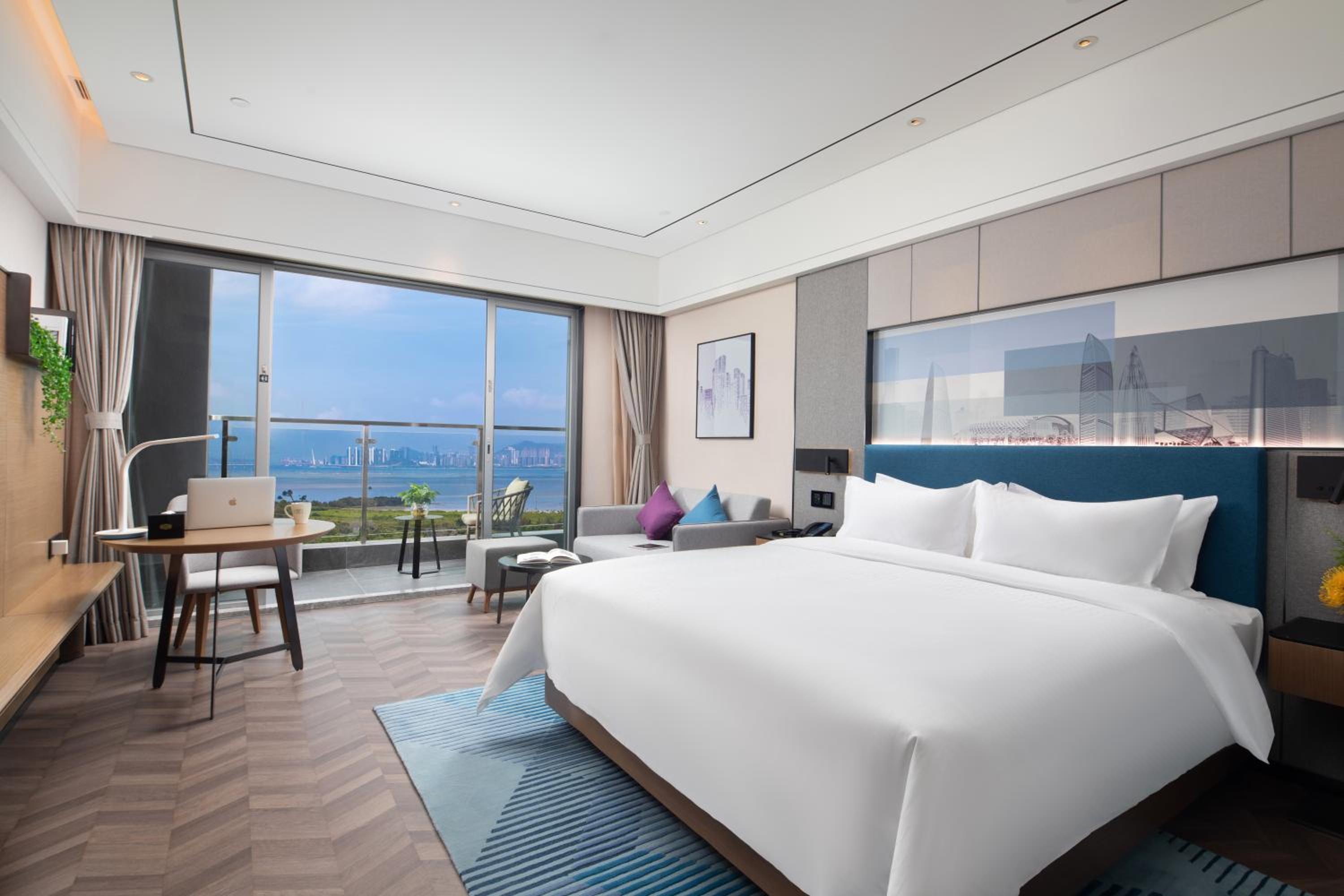 Deluxe King Room with Sea View