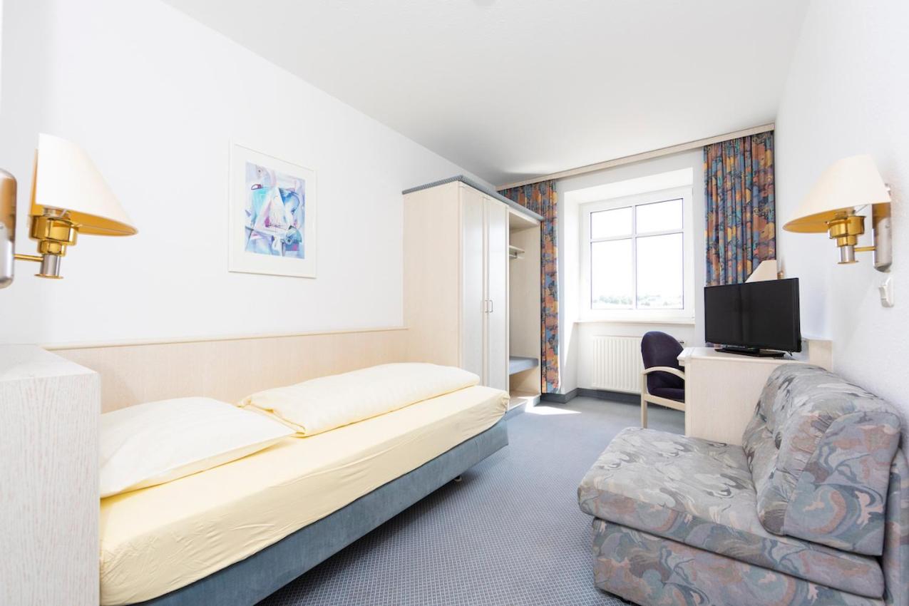 Single Room with Private Bathroom photo 1