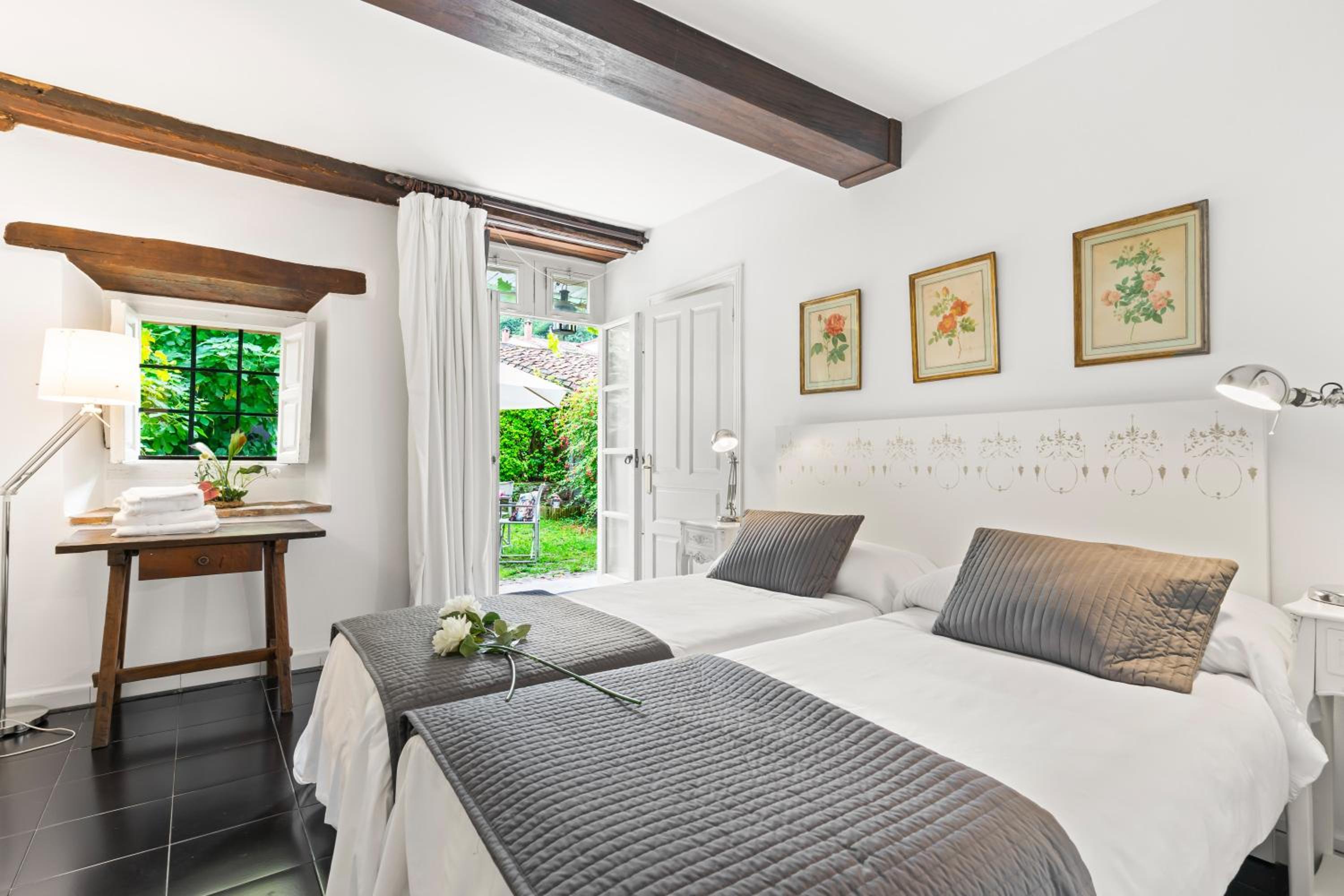 Quadruple Room with Mountain View photo 3