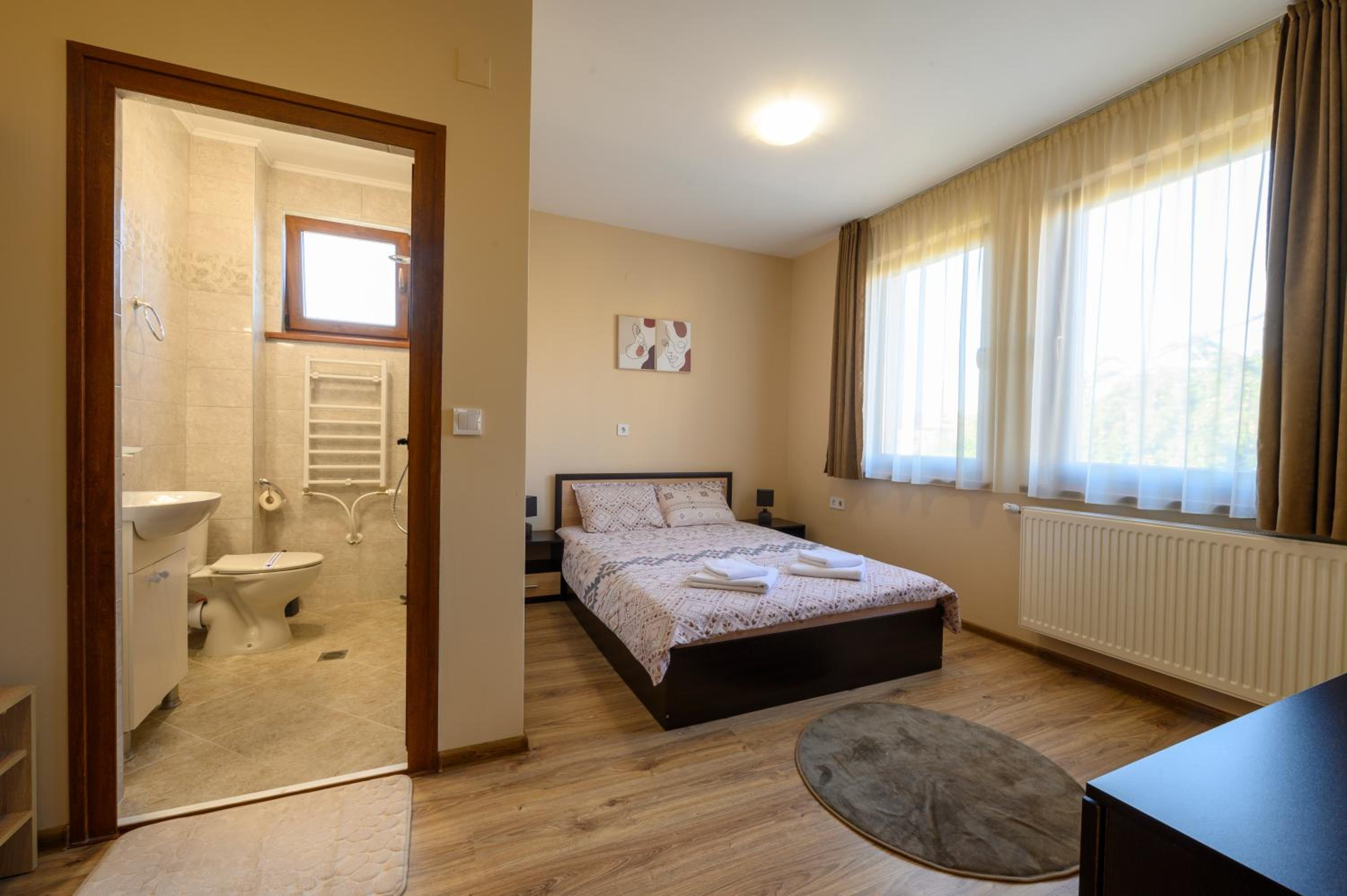 Large Double Room photo 1