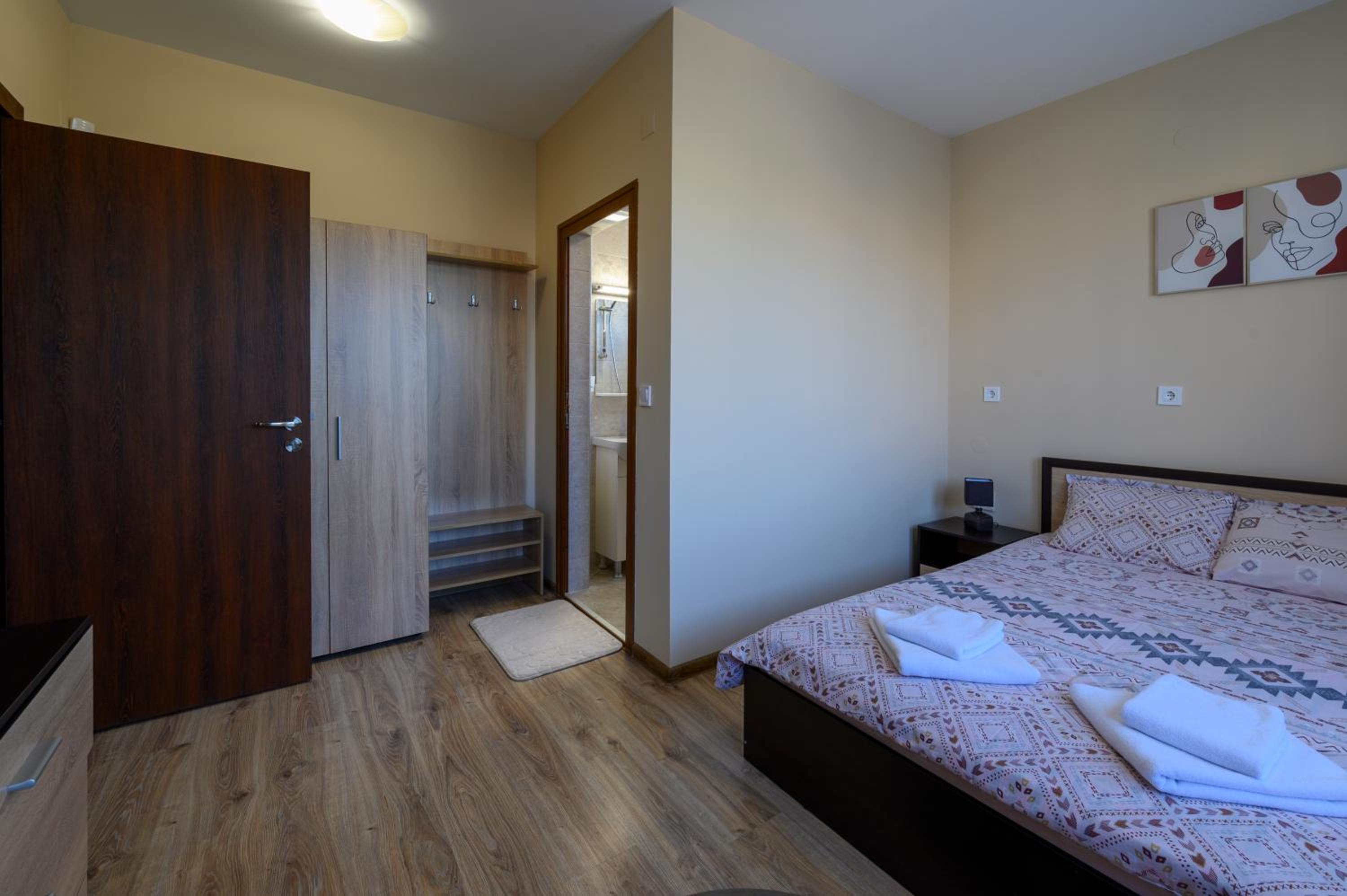 Large Double Room photo 3