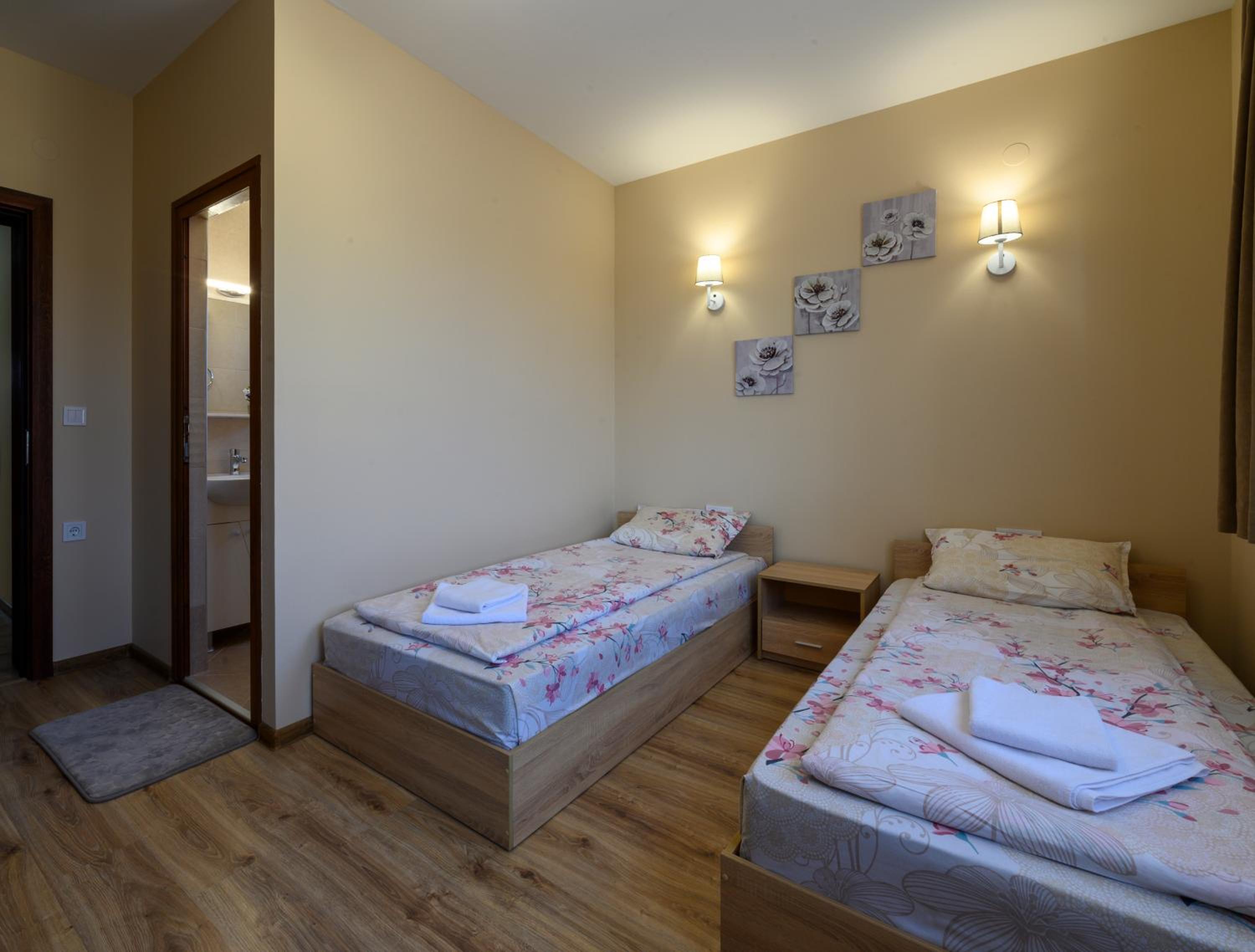 Large Twin Room photo 1