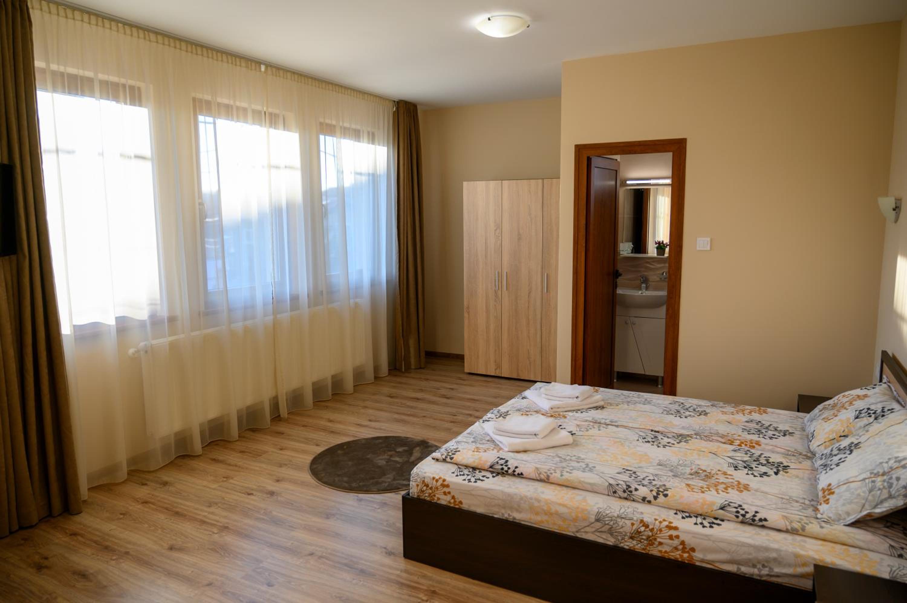 Large Double Room photo 2