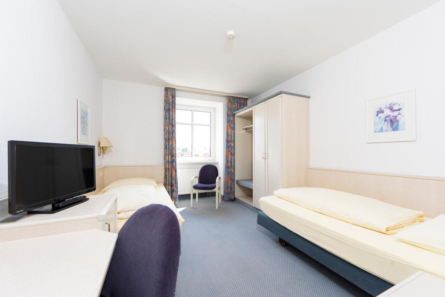 Twin Room with Private Bathroom photo 1