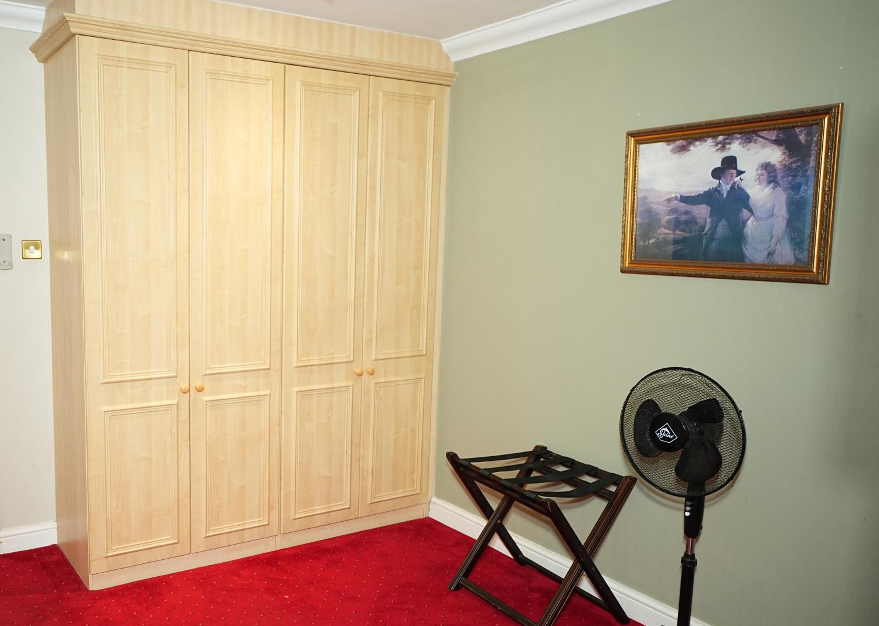 Executive Suite - Photo 8