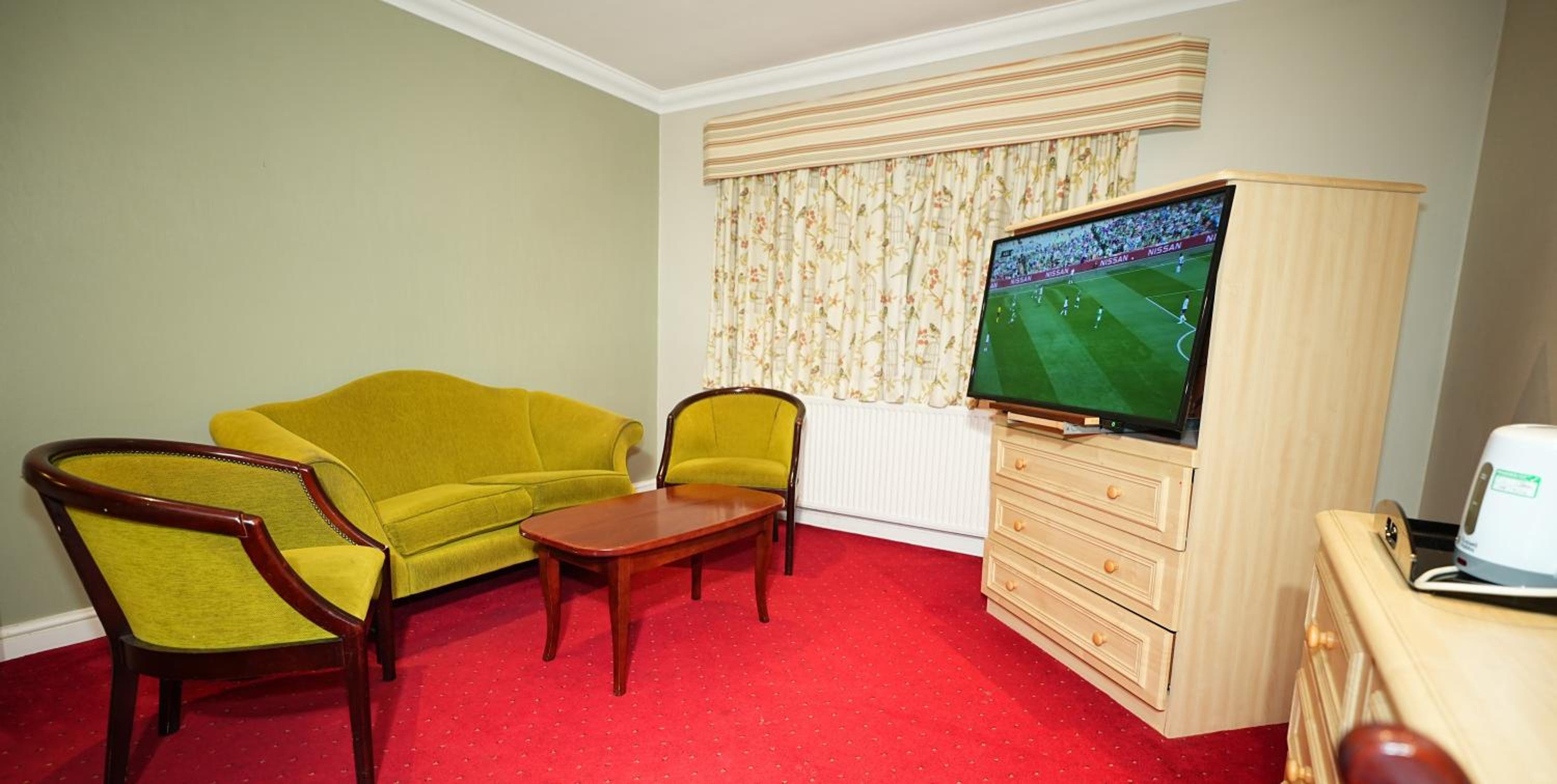 Executive Suite - Photo 5
