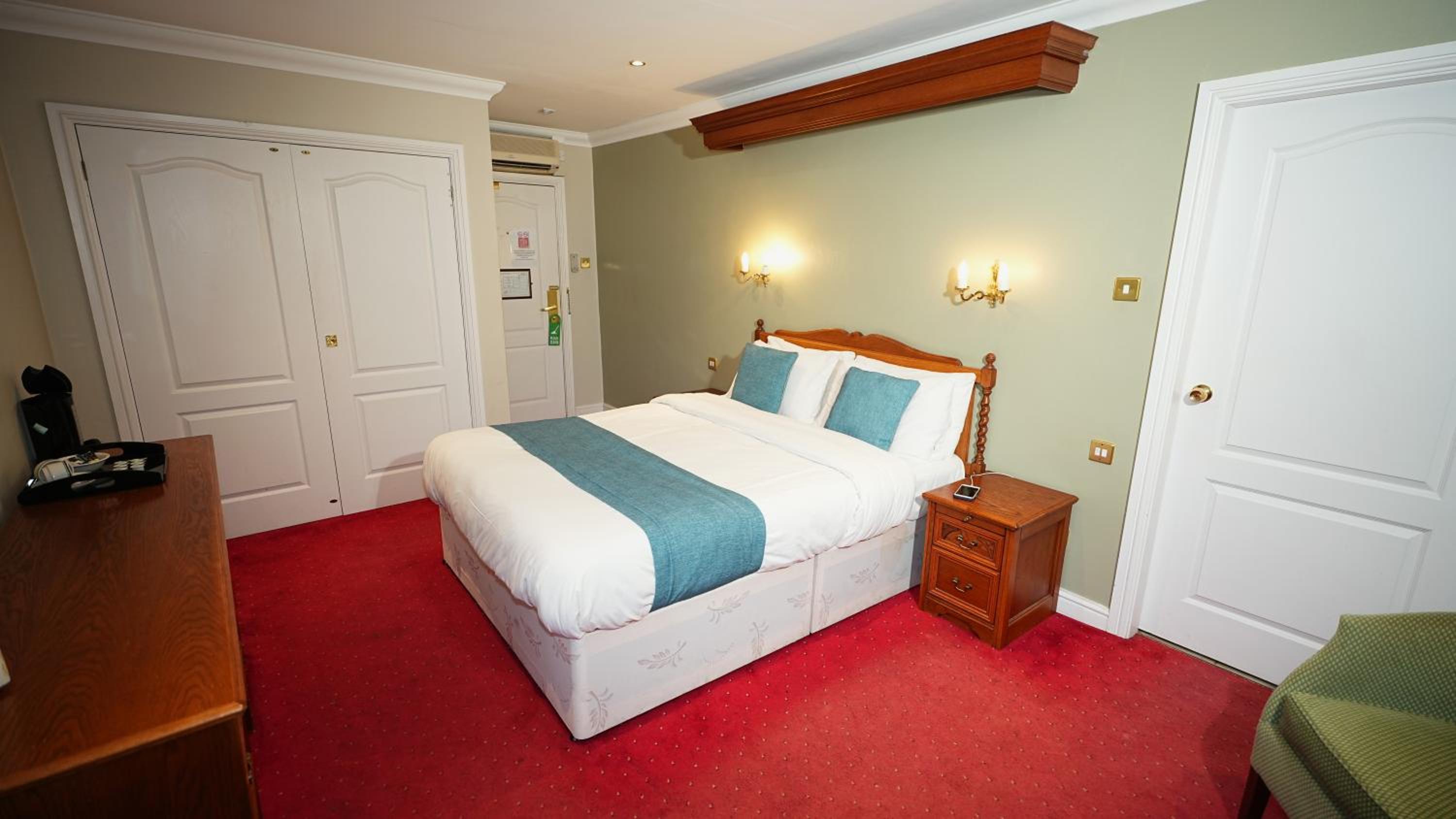 Executive Suite - Photo 4