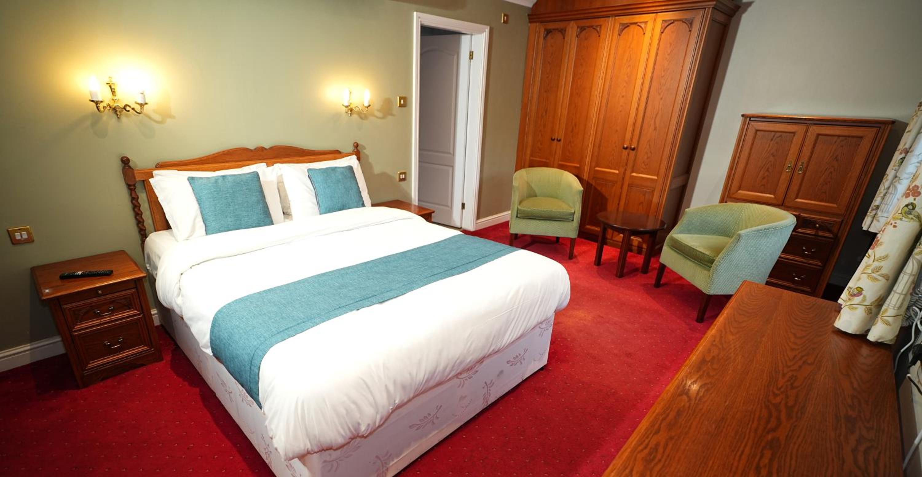 Executive Suite - Photo 2