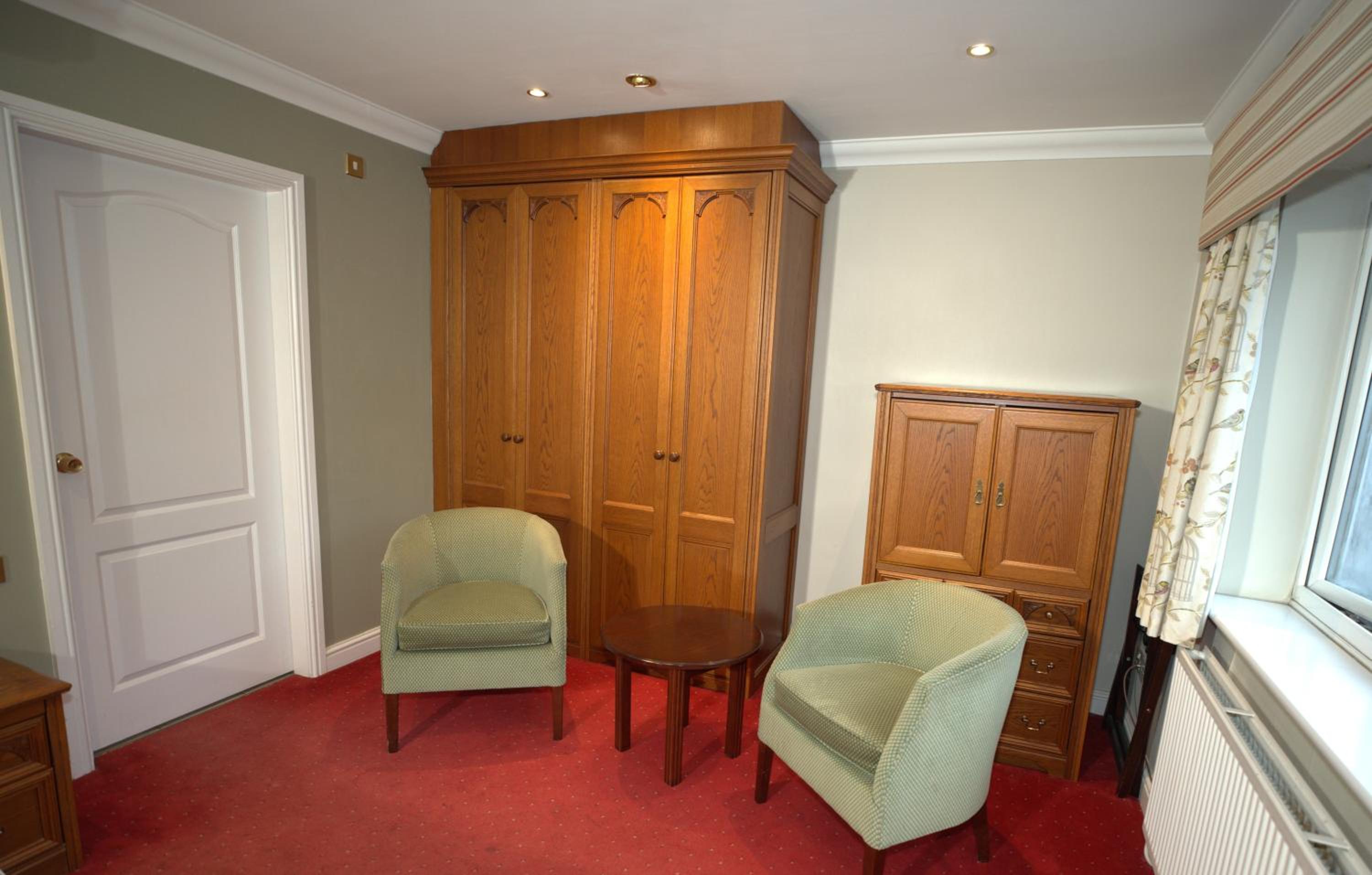 Executive Suite - Photo 7