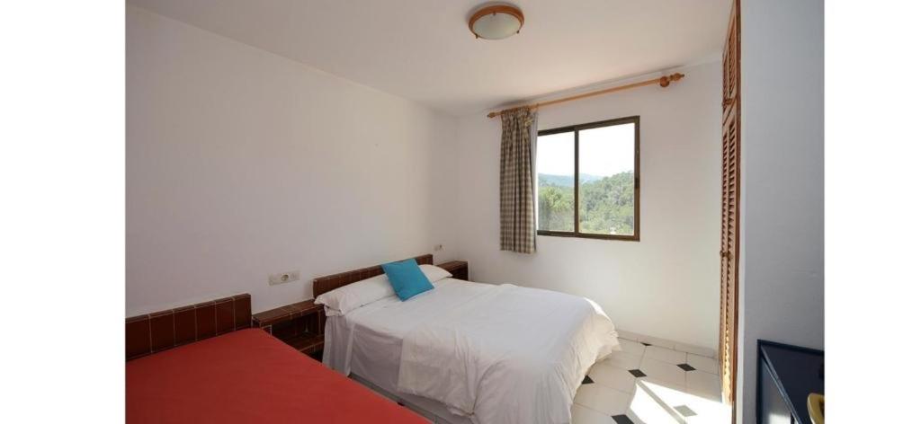 Habitación Cuádruple con Vista al Jardín