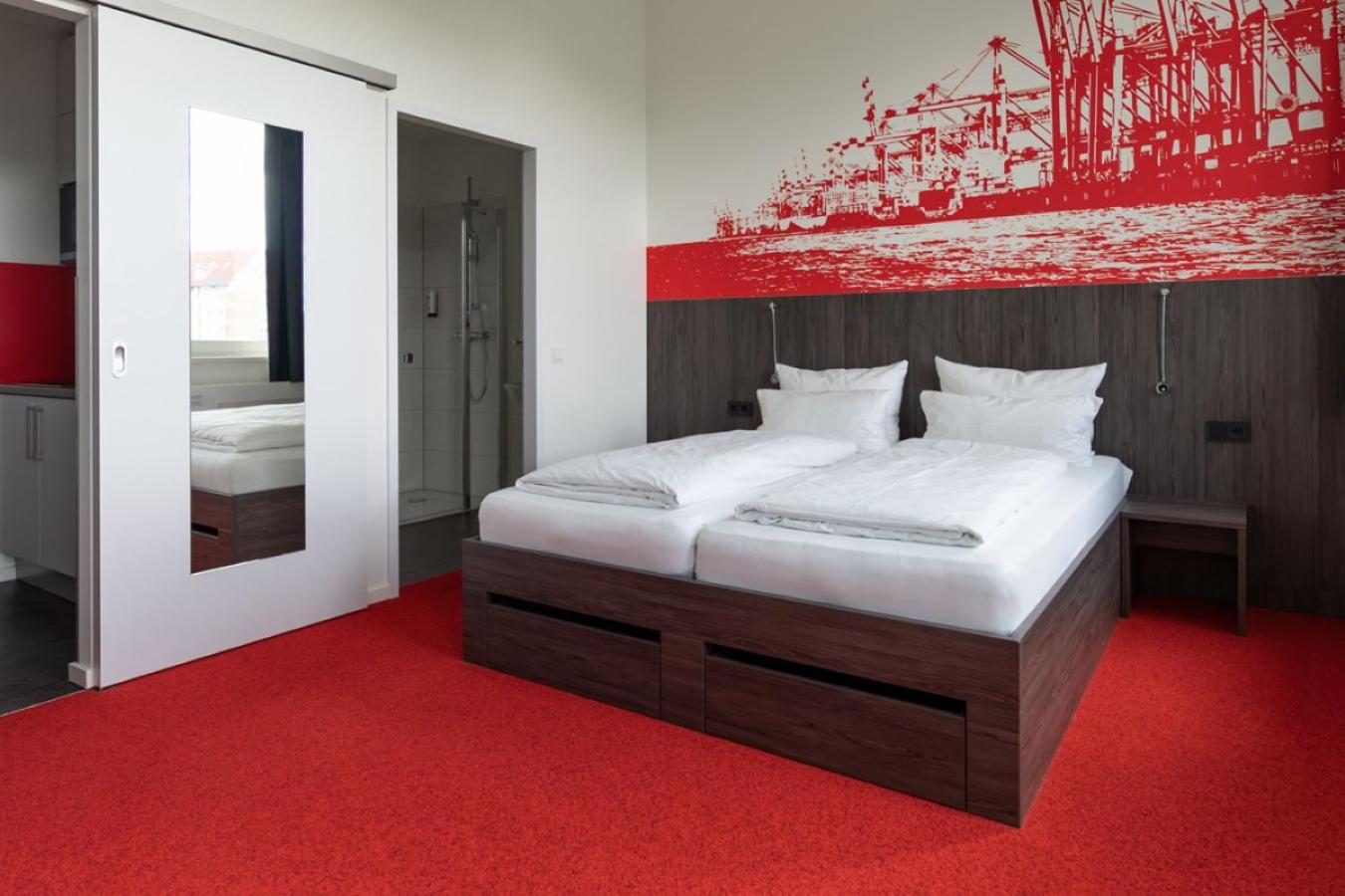 One-Bedroom Suite - Photo 7