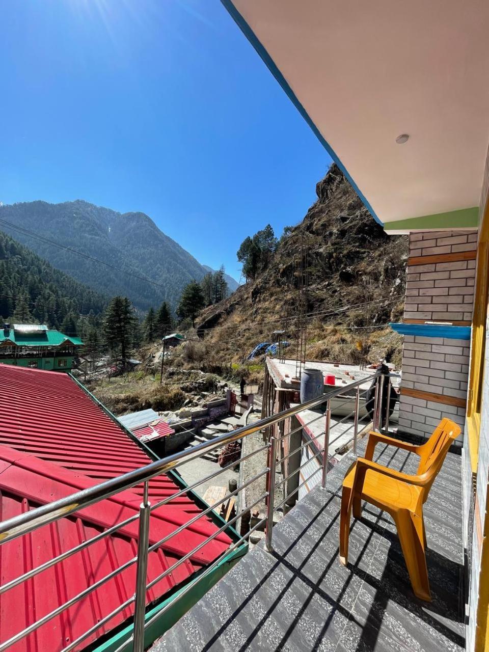 Deluxe Double Room with Balcony photo 3