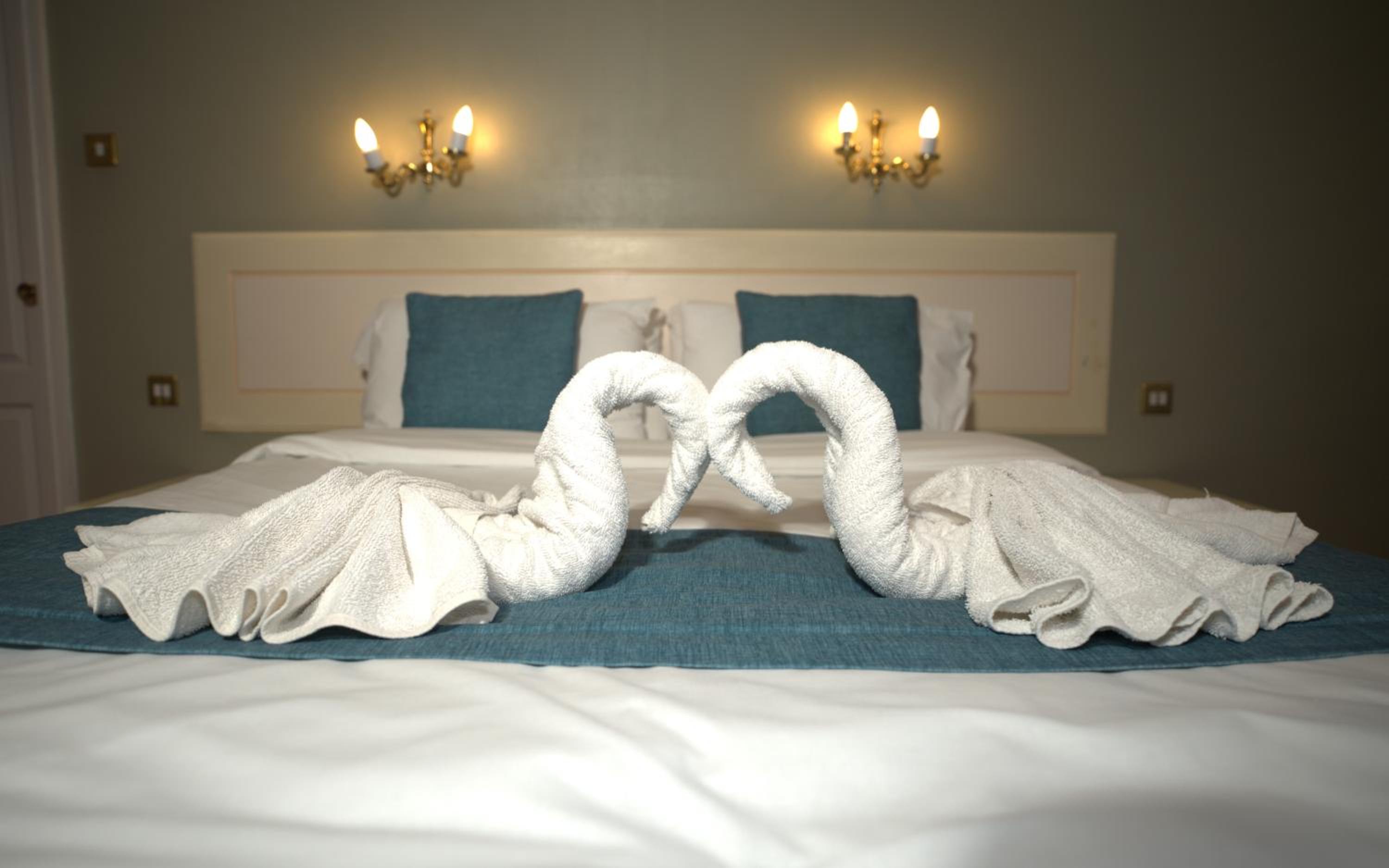 Deluxe King Room - Photo 8