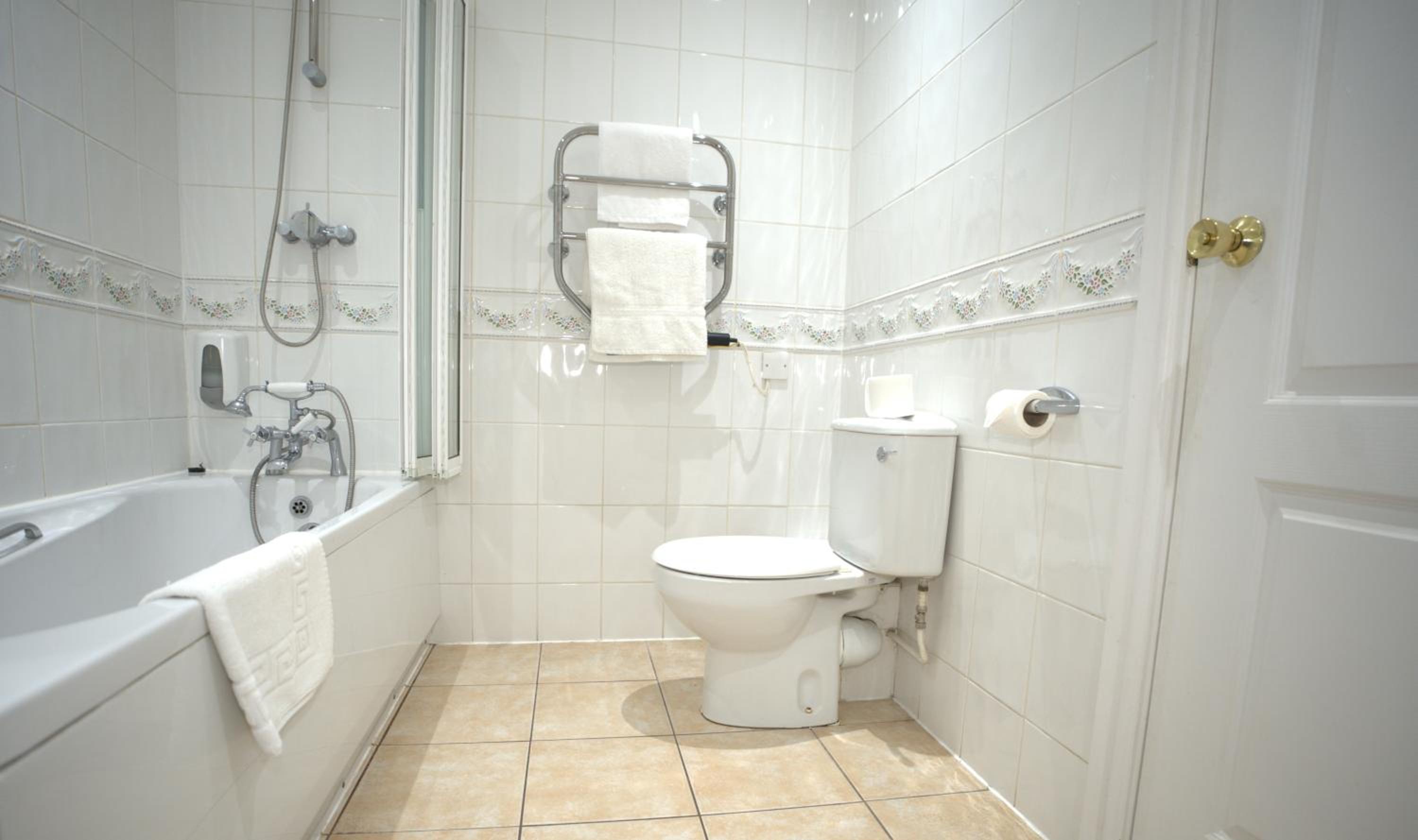 Deluxe King Room - Photo 6