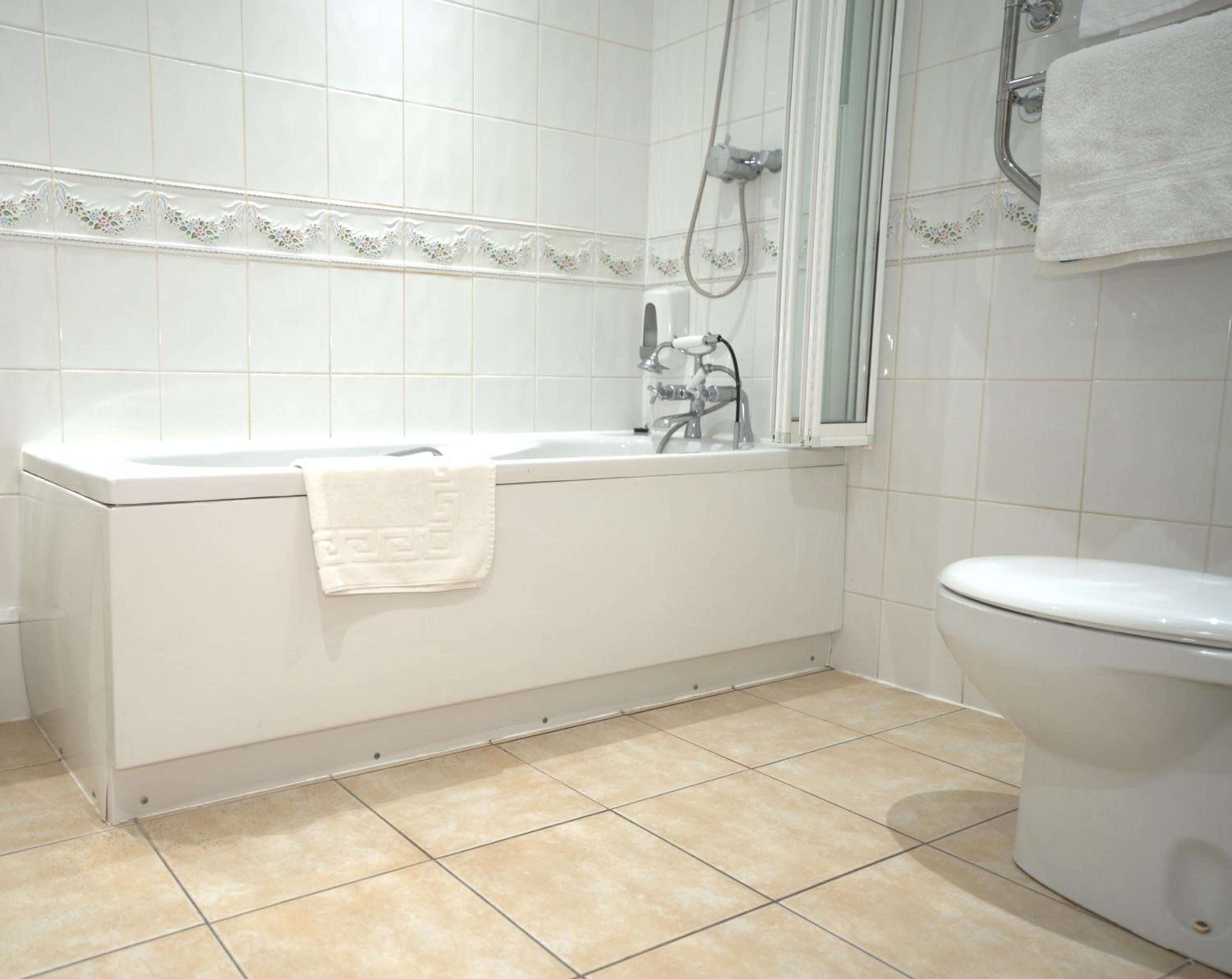 Deluxe King Room - Photo 7