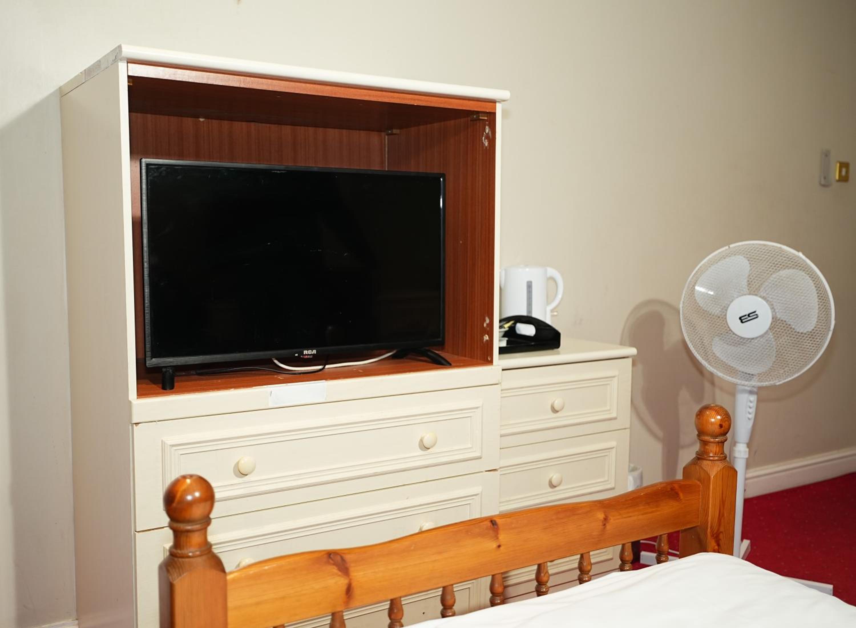 Deluxe Family Suite - Photo 3