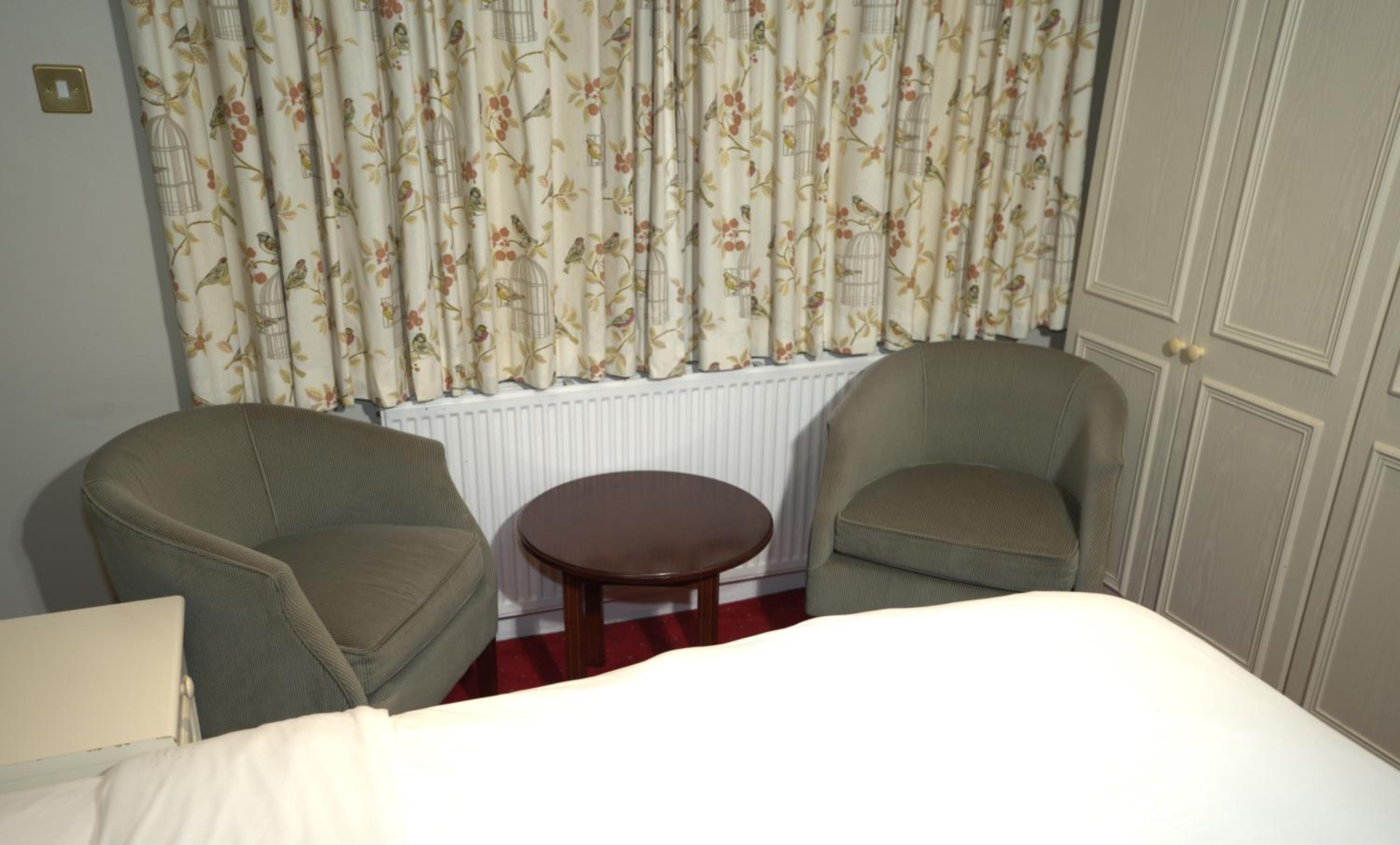 Deluxe Family Suite - Photo 4