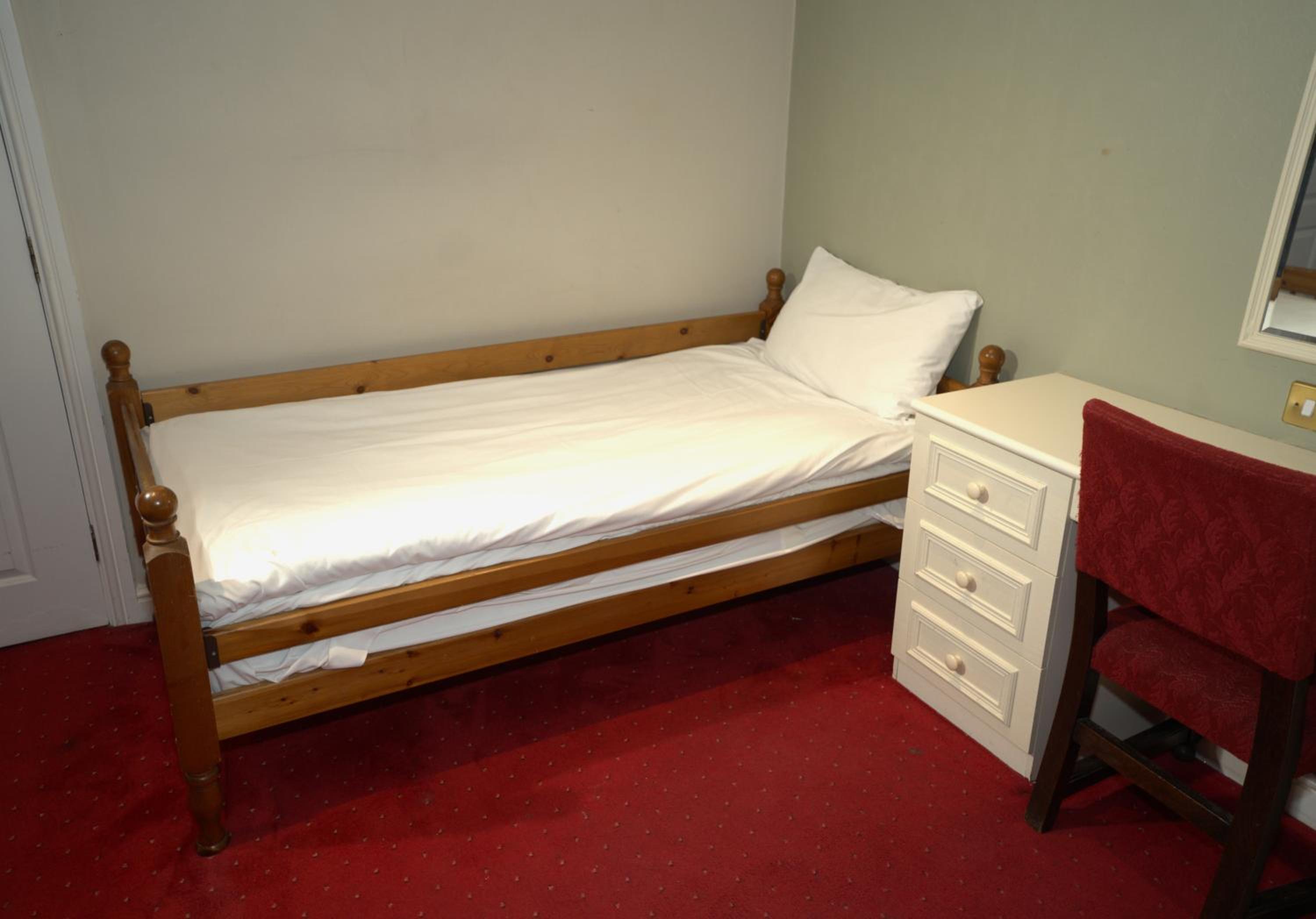 Deluxe Family Suite - Photo 5