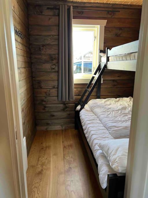 Four-Bedroom House photo 2