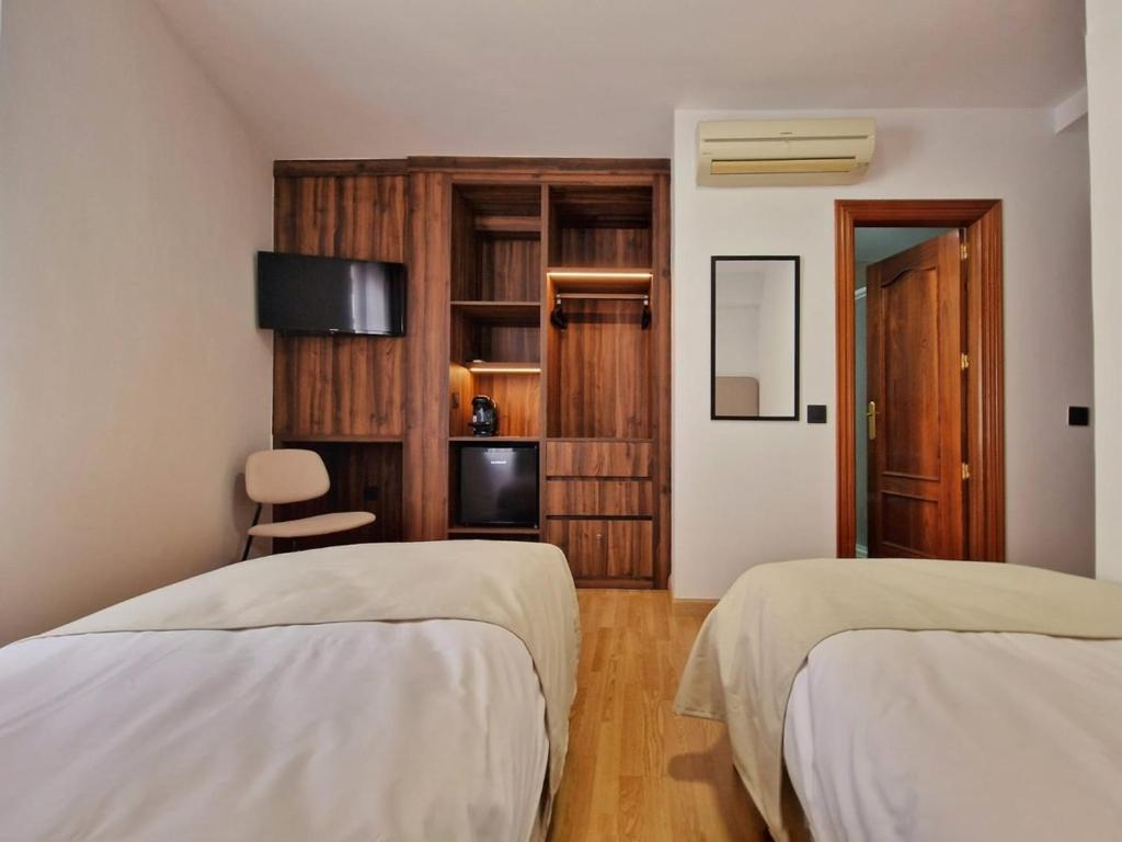 Twin Room - Photo 2