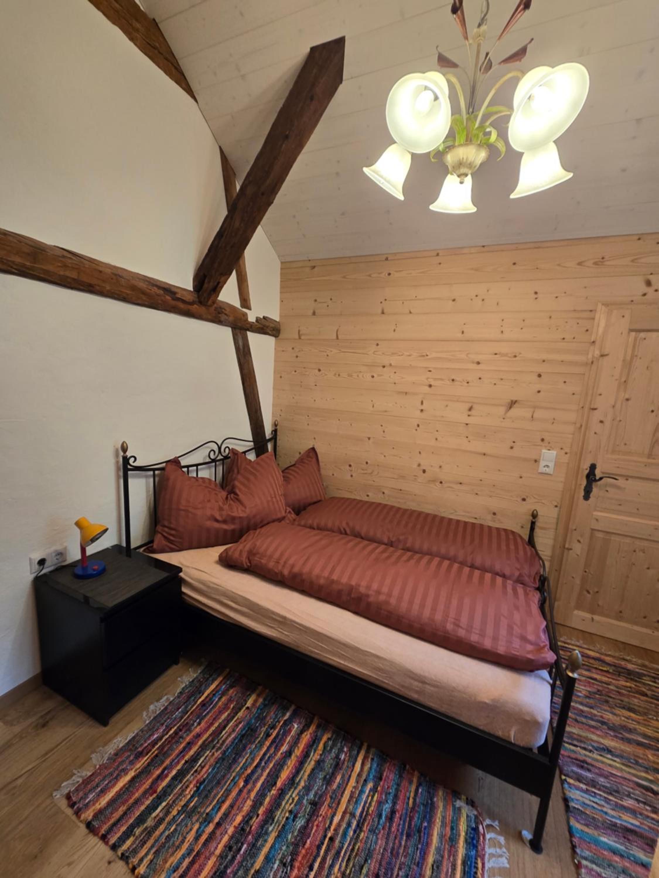 Five-Bedroom House - Photo 32