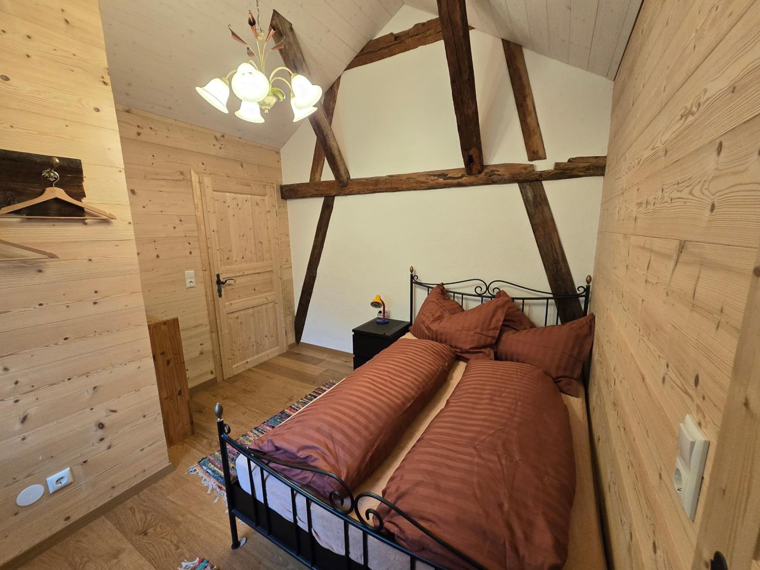 Five-Bedroom House - Photo 33
