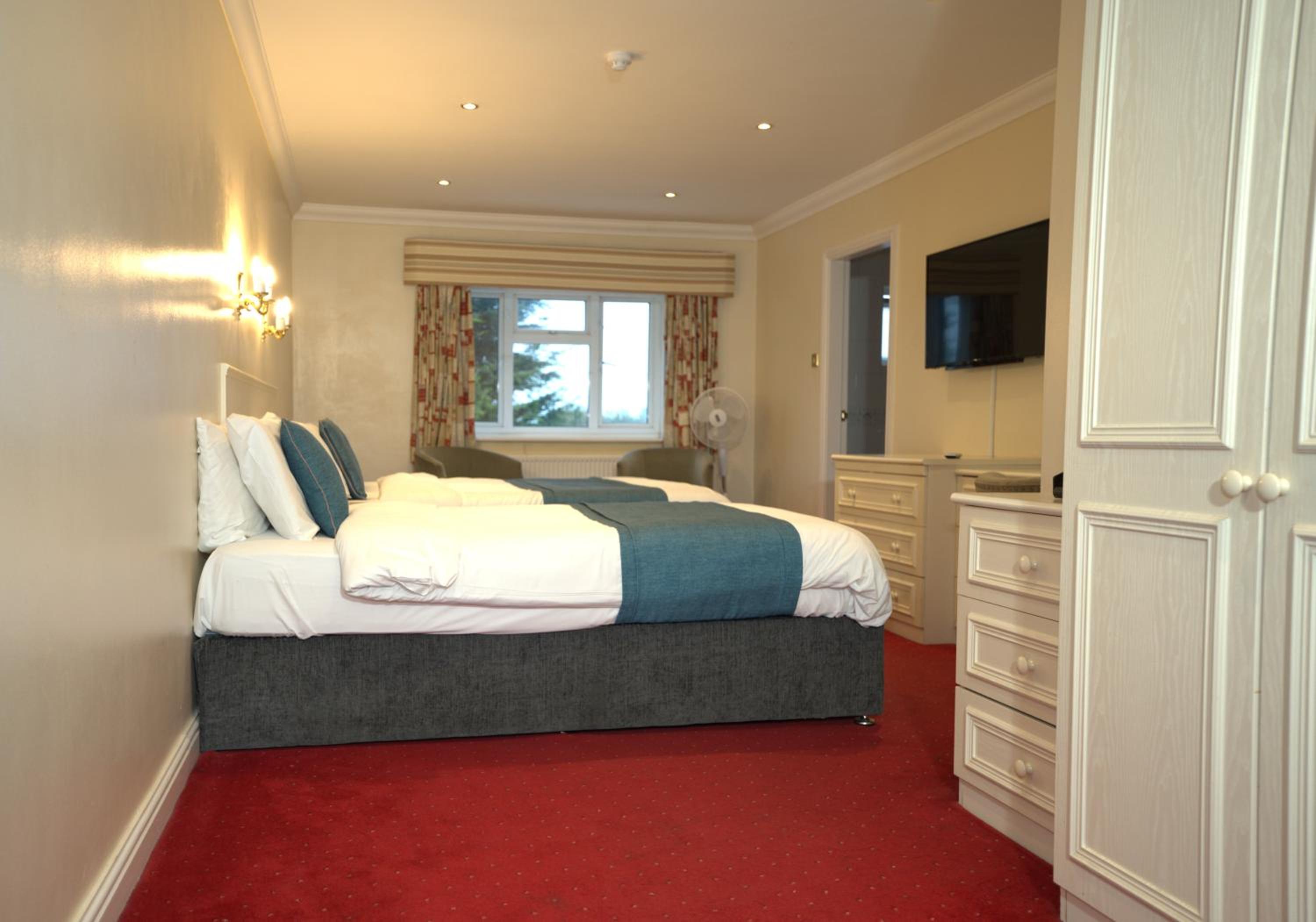 Superior Family Room - Photo 1