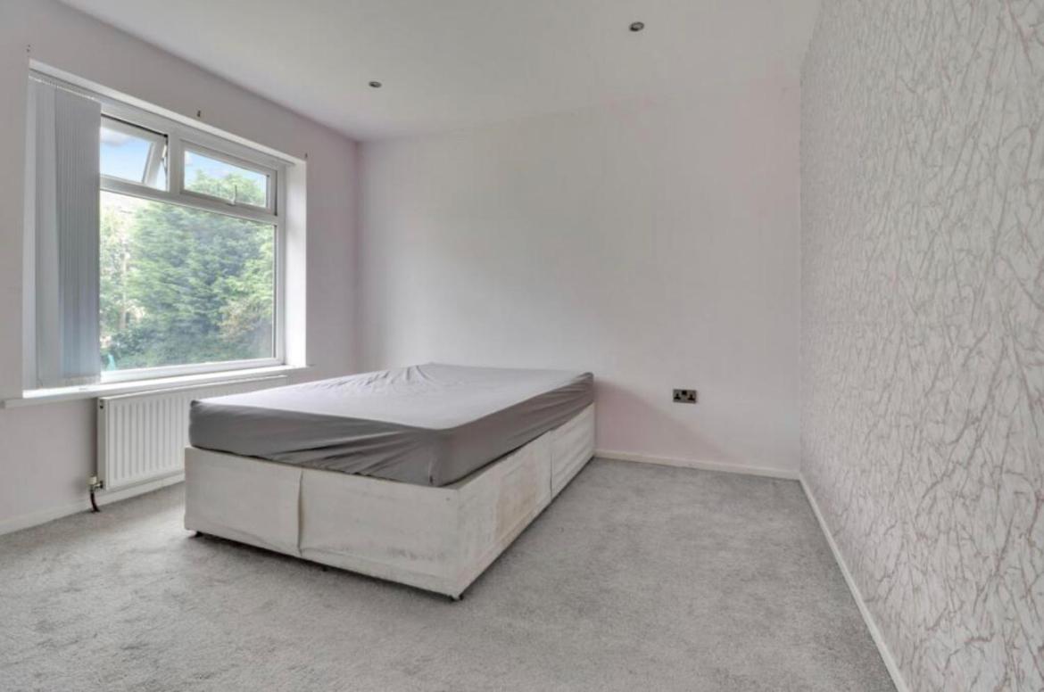 Three-Bedroom House photo 2