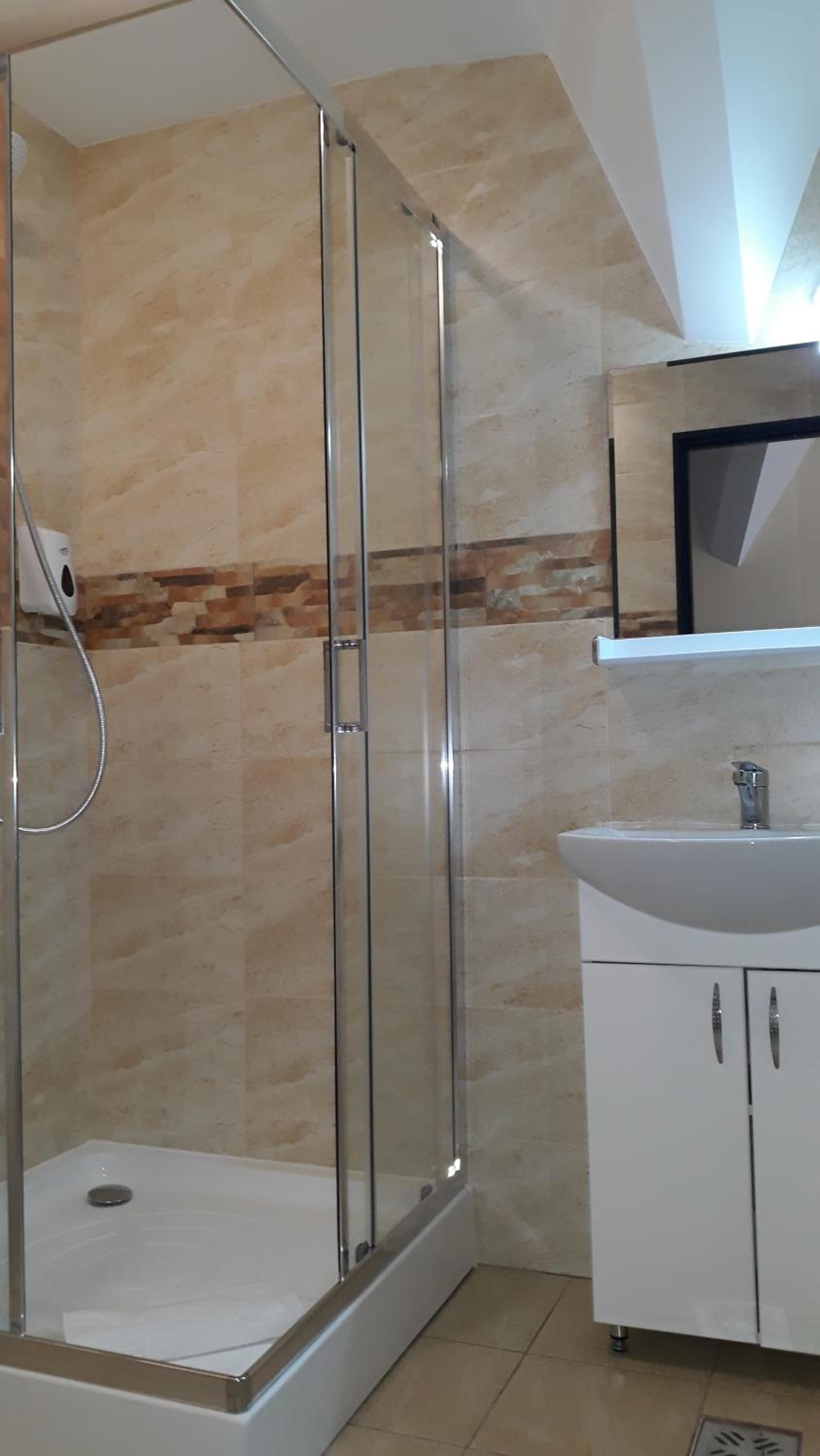 Triple Room with Private Bathroom - Photo 4