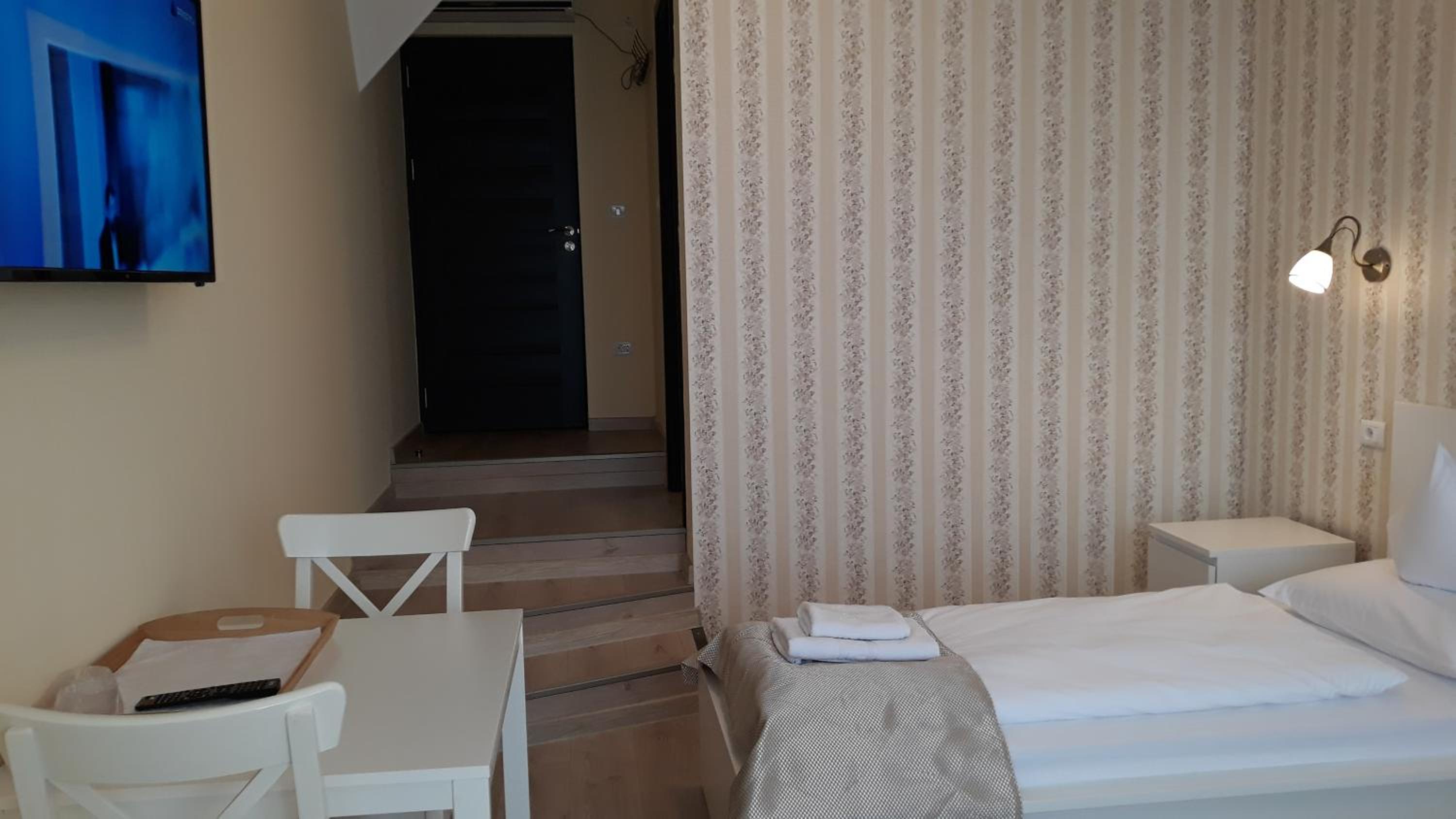 Triple Room with Private Bathroom - Photo 3