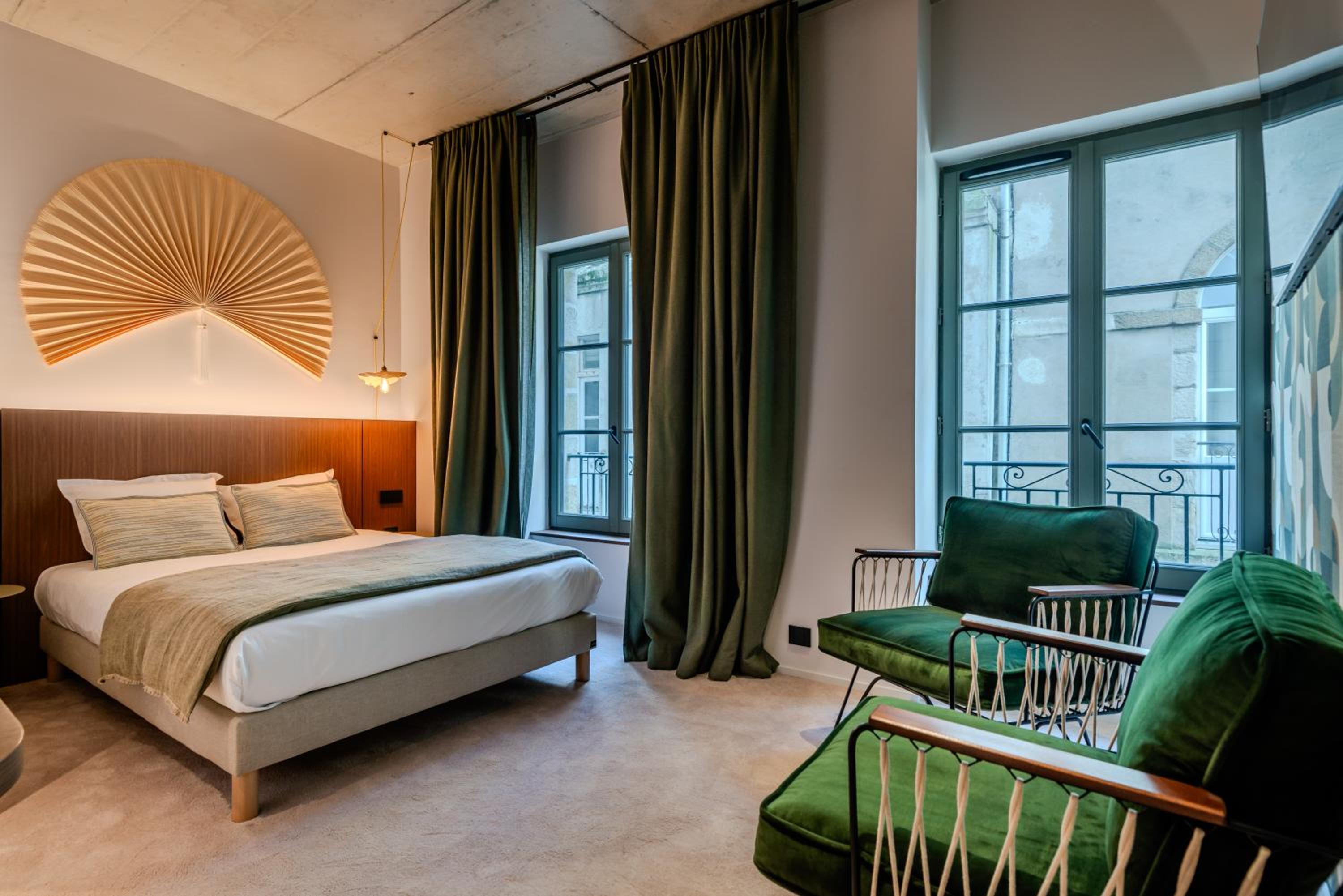 Deluxe Double Room with Partial Sea View