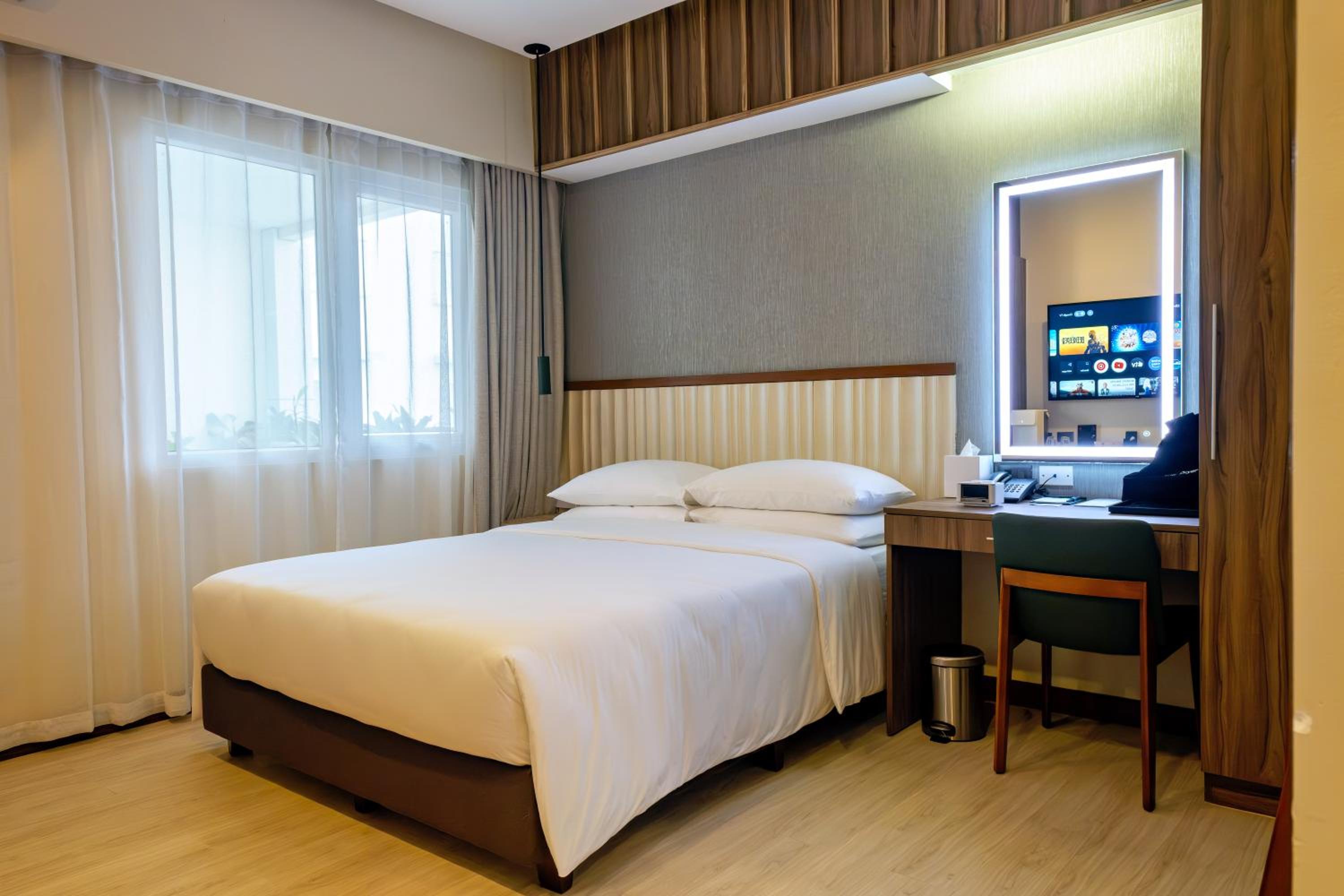 Deluxe Queen Room
