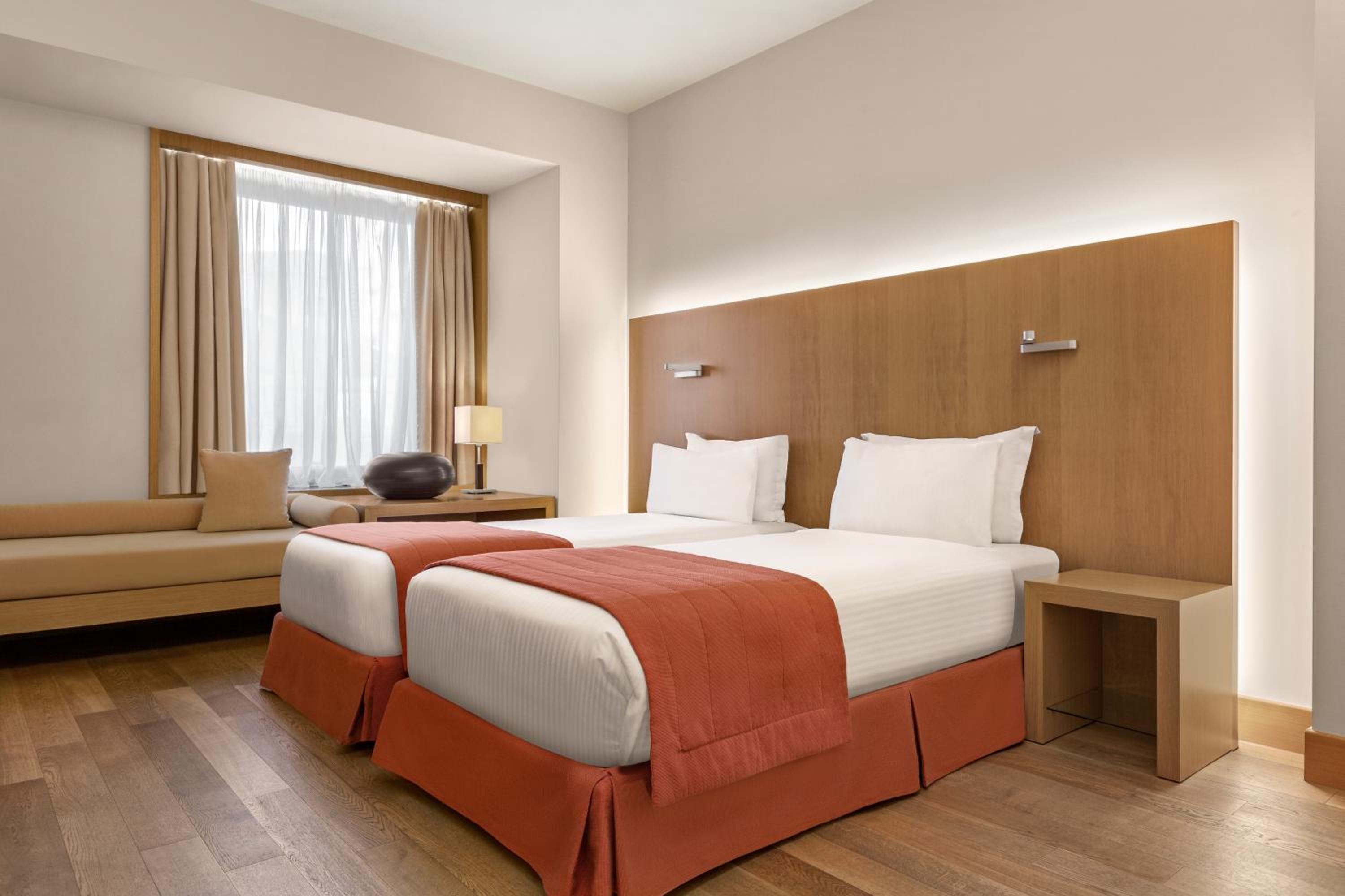 Standard Double Room Mobility Accessible - Photo 5