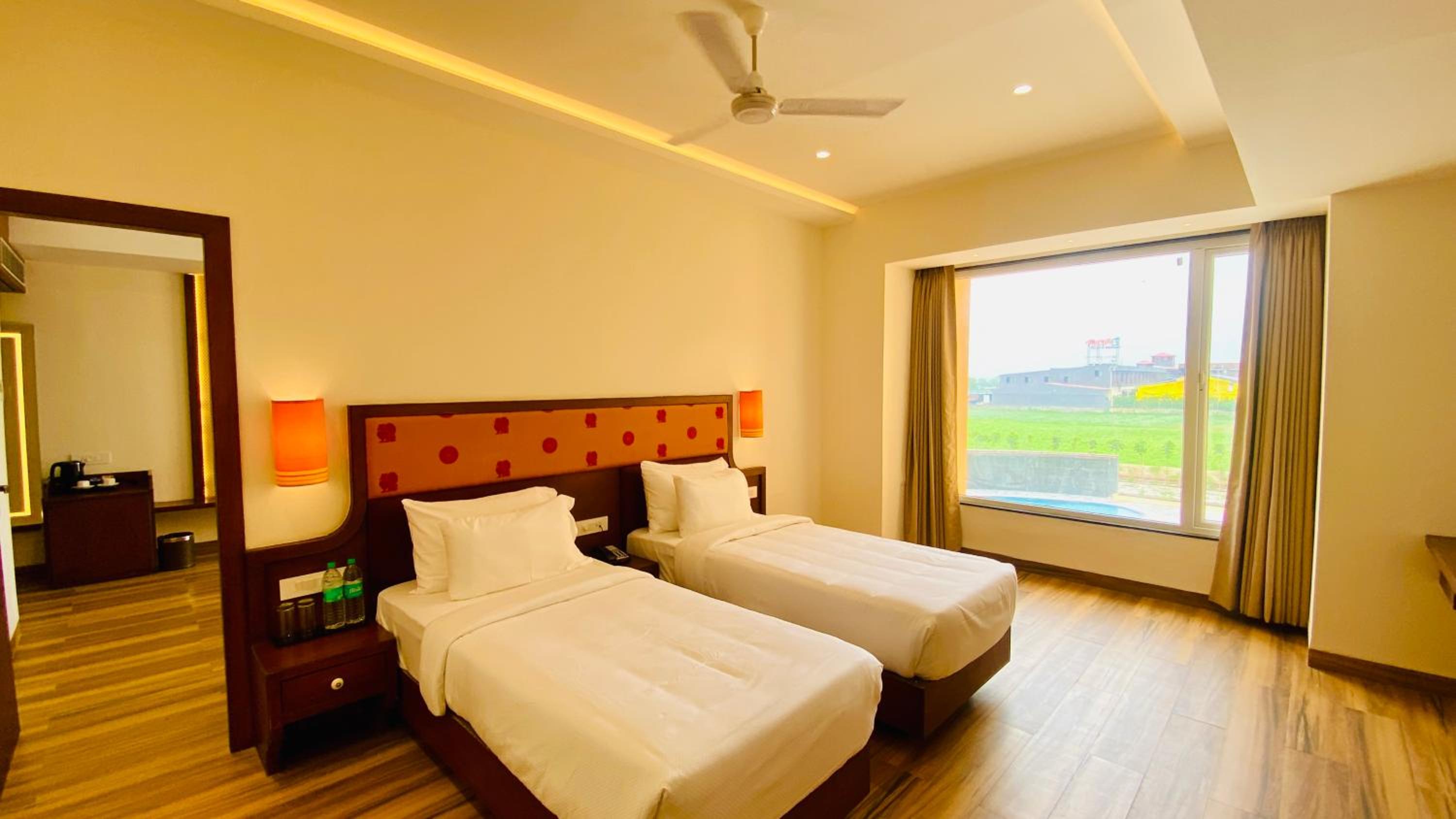 Quadruple Room with Private Bathroom - Photo 3