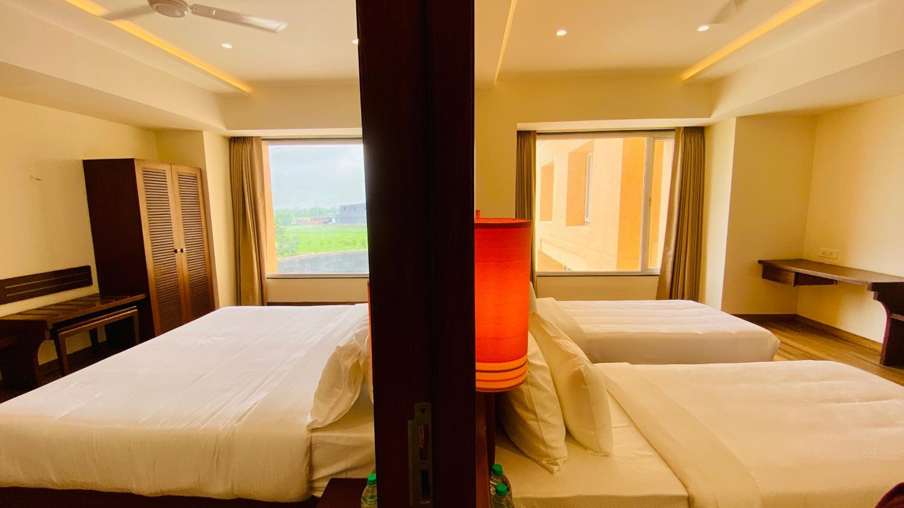 Quadruple Room with Private Bathroom - Photo 2