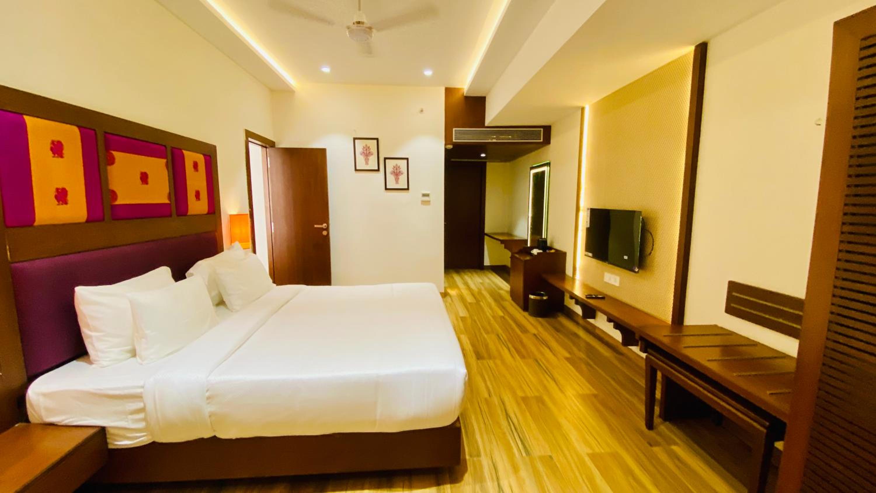 Quadruple Room with Private Bathroom - Photo 4