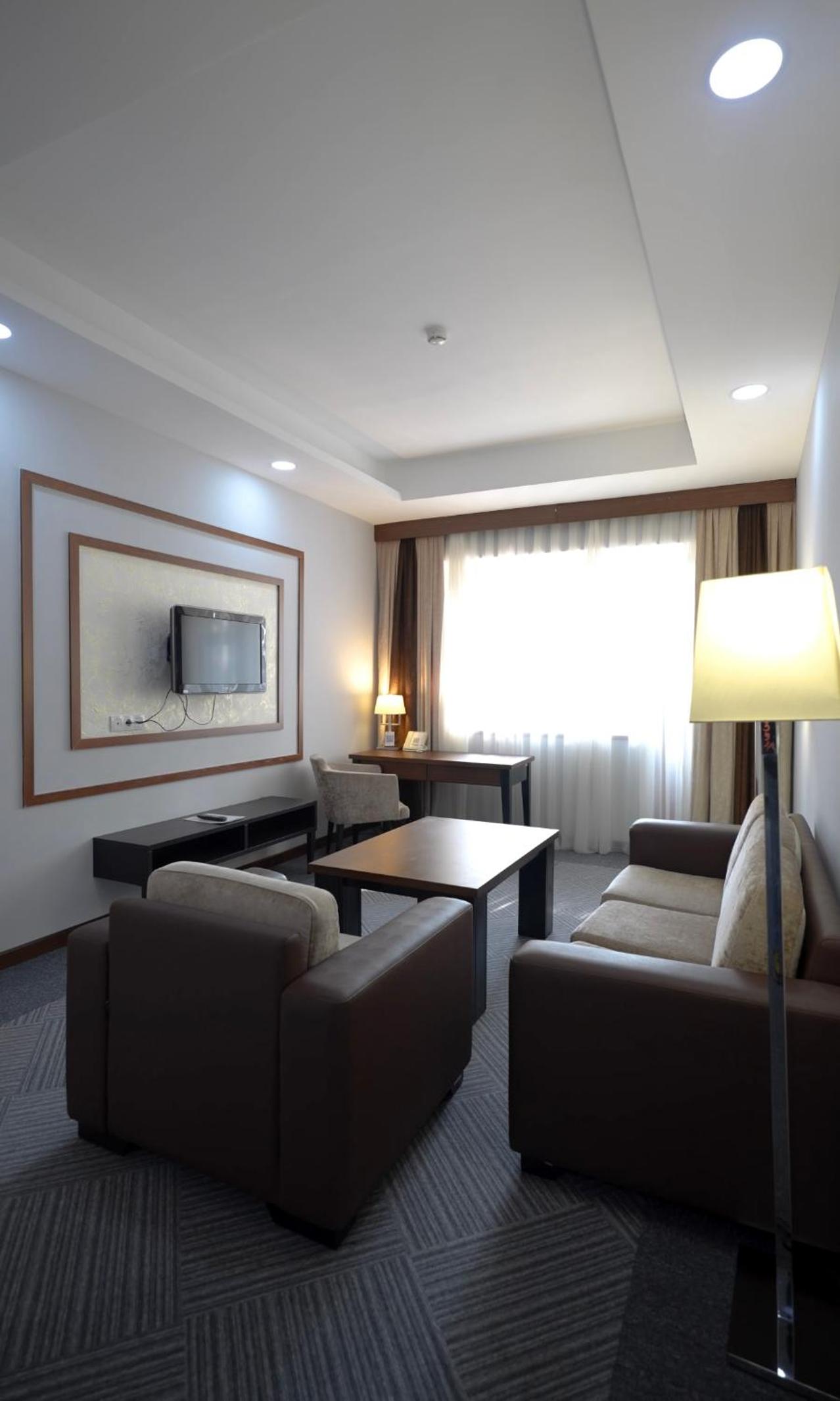 Suite With Mountain View