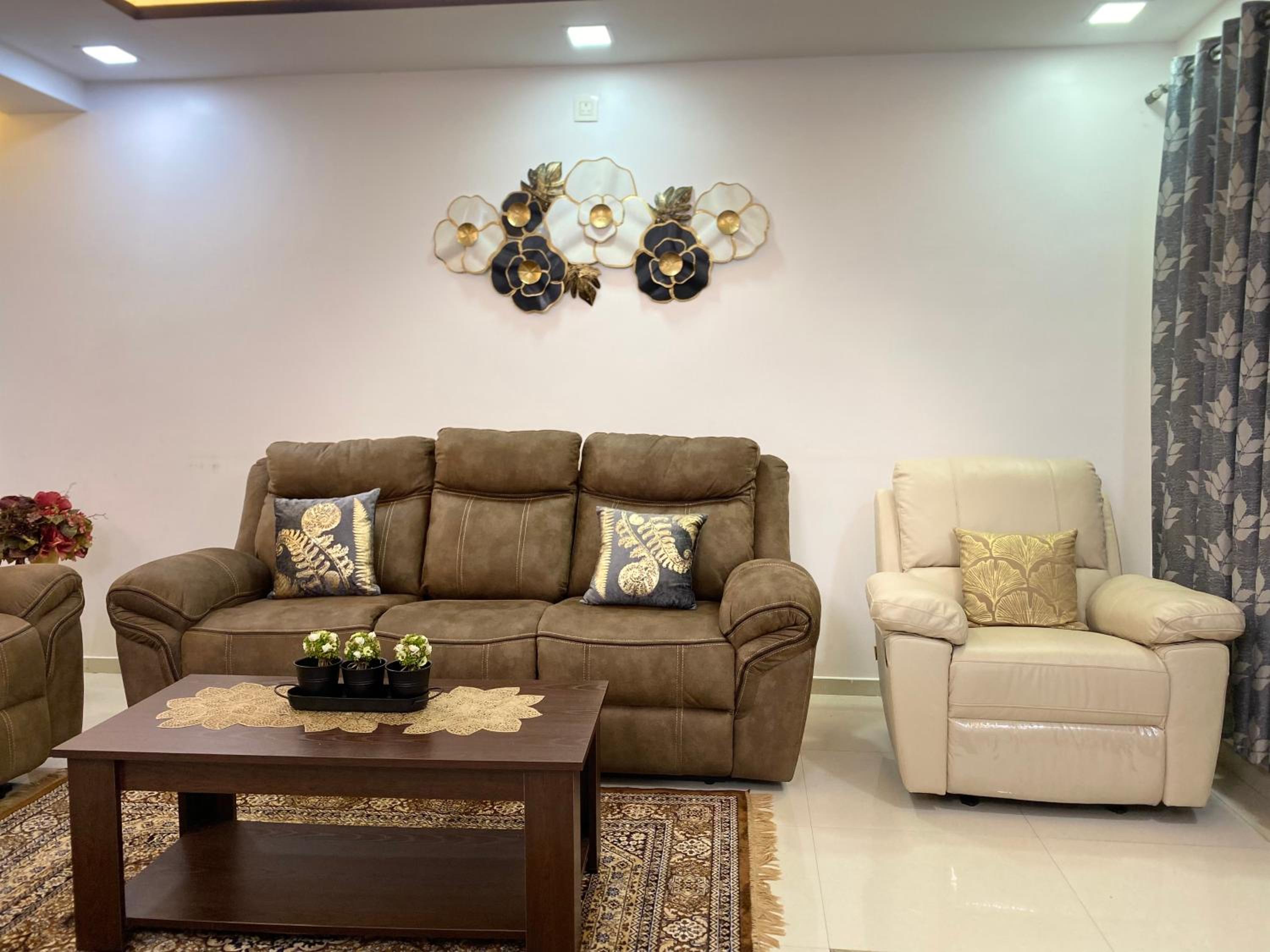 Three-Bedroom Premium Apartment with Balcony photo 1